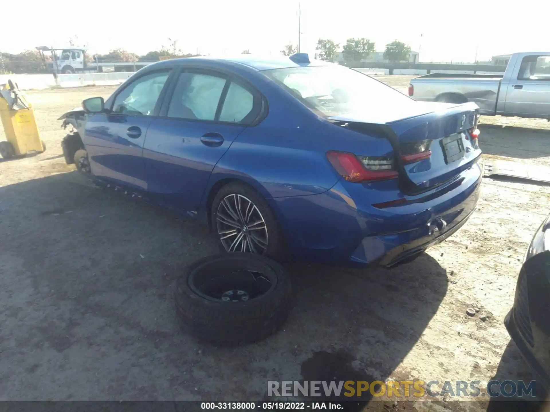 3 Photograph of a damaged car 3MW5U7J05M8B53886 BMW 3 SERIES 2021