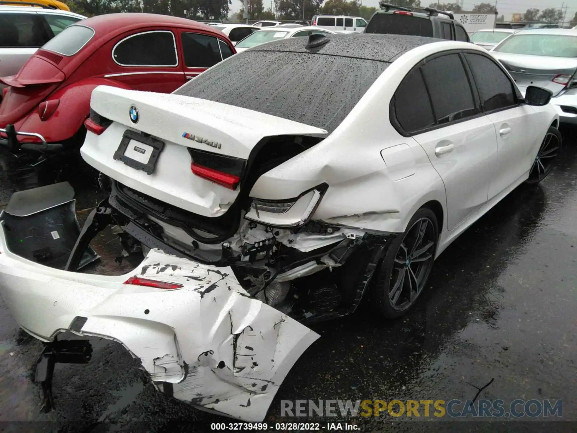 4 Photograph of a damaged car 3MW5U7J08M8B52439 BMW 3 SERIES 2021