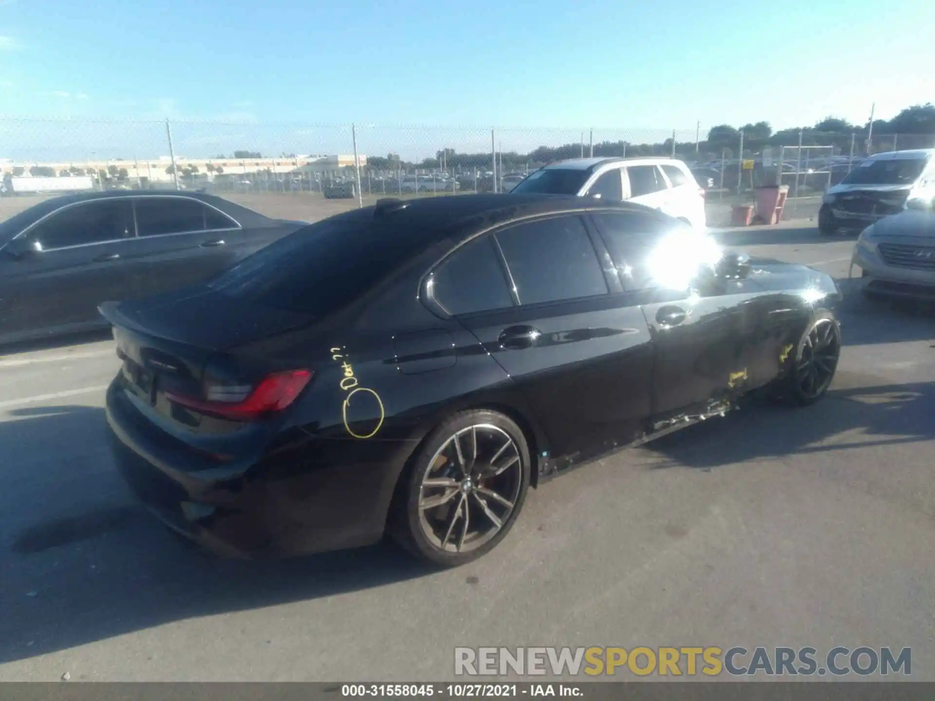 4 Photograph of a damaged car 3MW5U7J08M8B63070 BMW 3 SERIES 2021