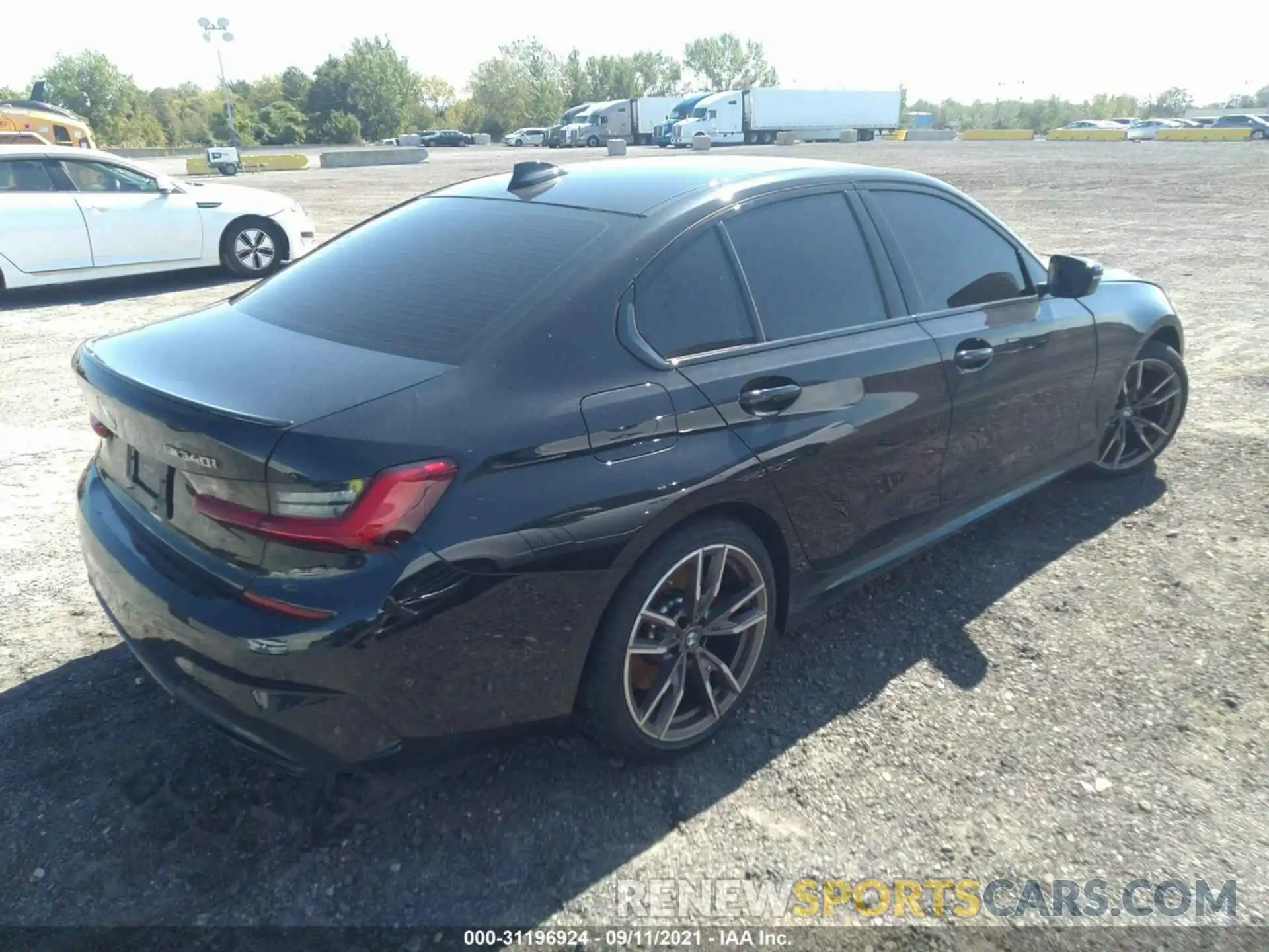 4 Photograph of a damaged car 3MW5U9J00M8B90565 BMW 3 SERIES 2021