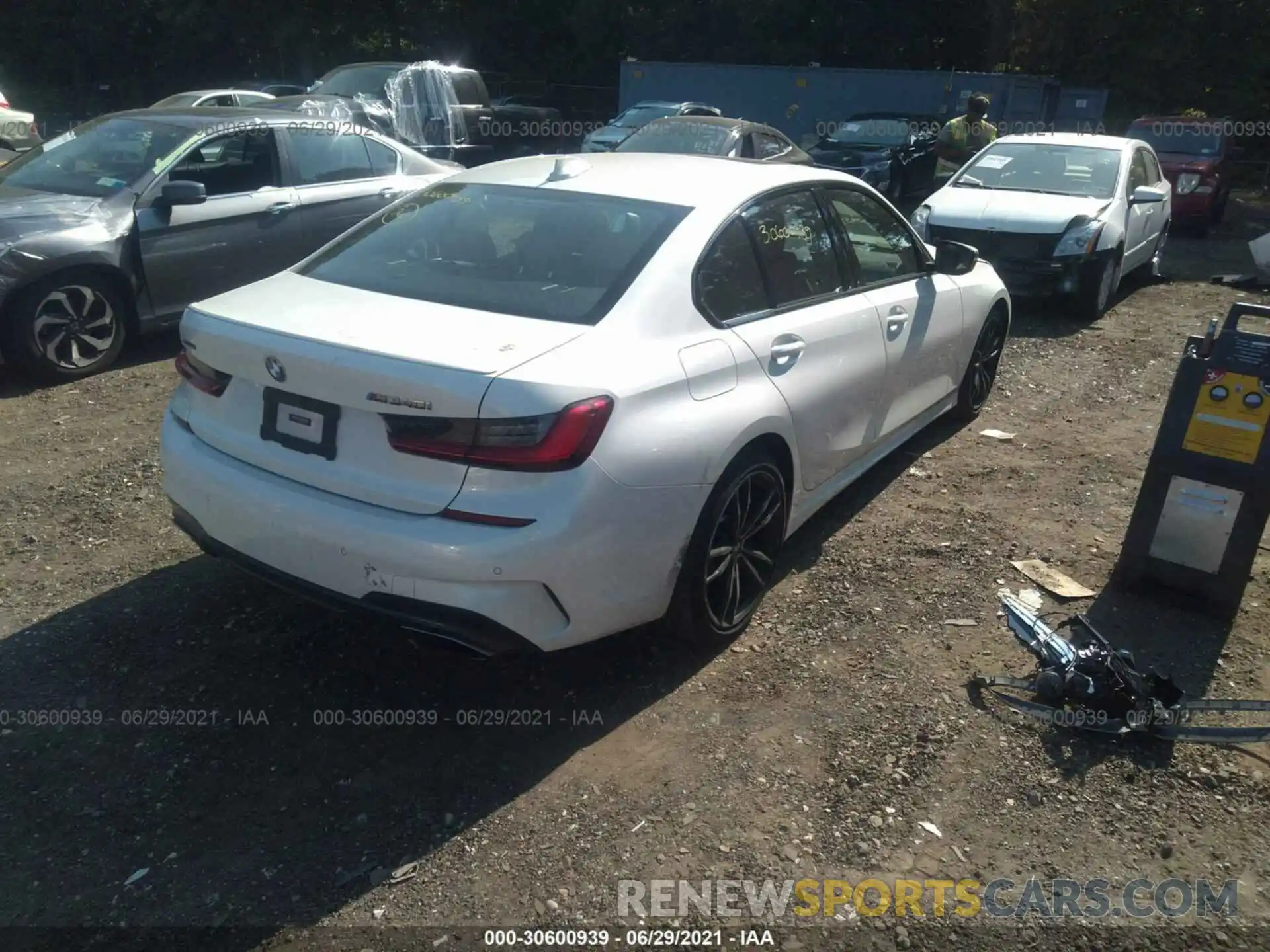 4 Photograph of a damaged car 3MW5U9J02M8B54084 BMW 3 SERIES 2021