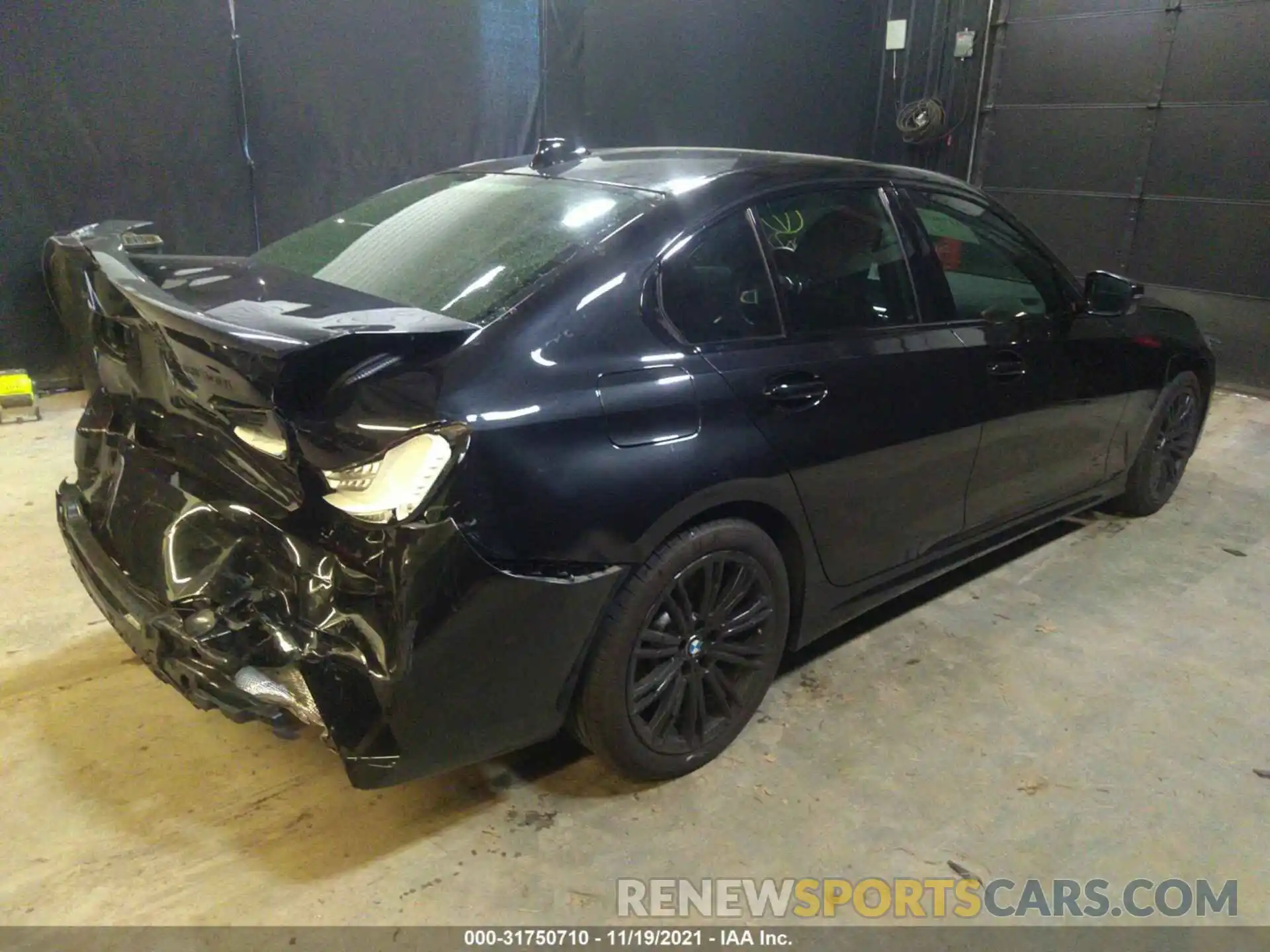 4 Photograph of a damaged car 3MW5U9J05M8B48117 BMW 3 SERIES 2021