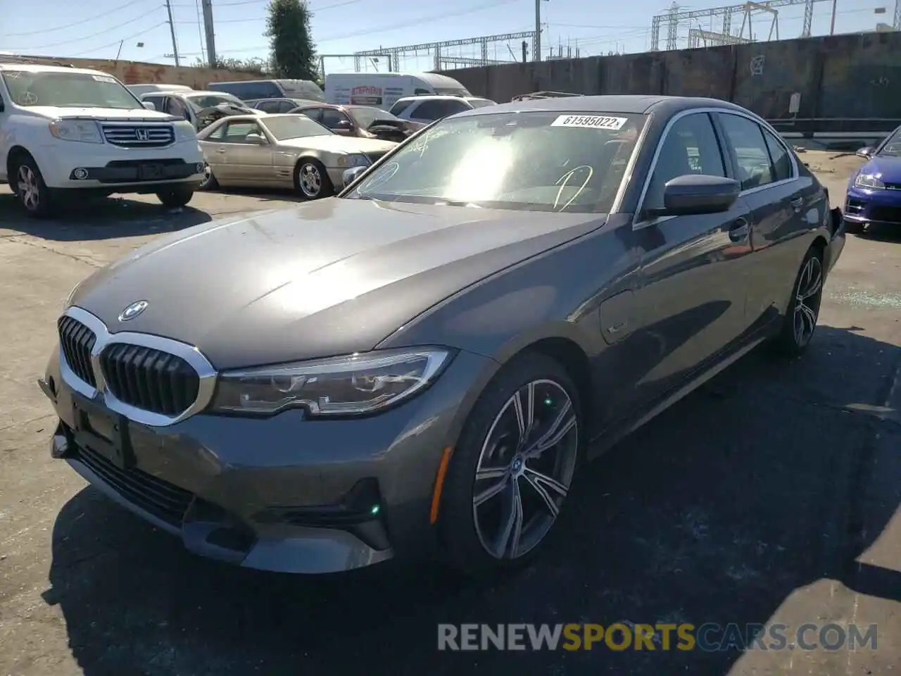 2 Photograph of a damaged car 3MW5P7J01N8C36580 BMW 3 SERIES 2022