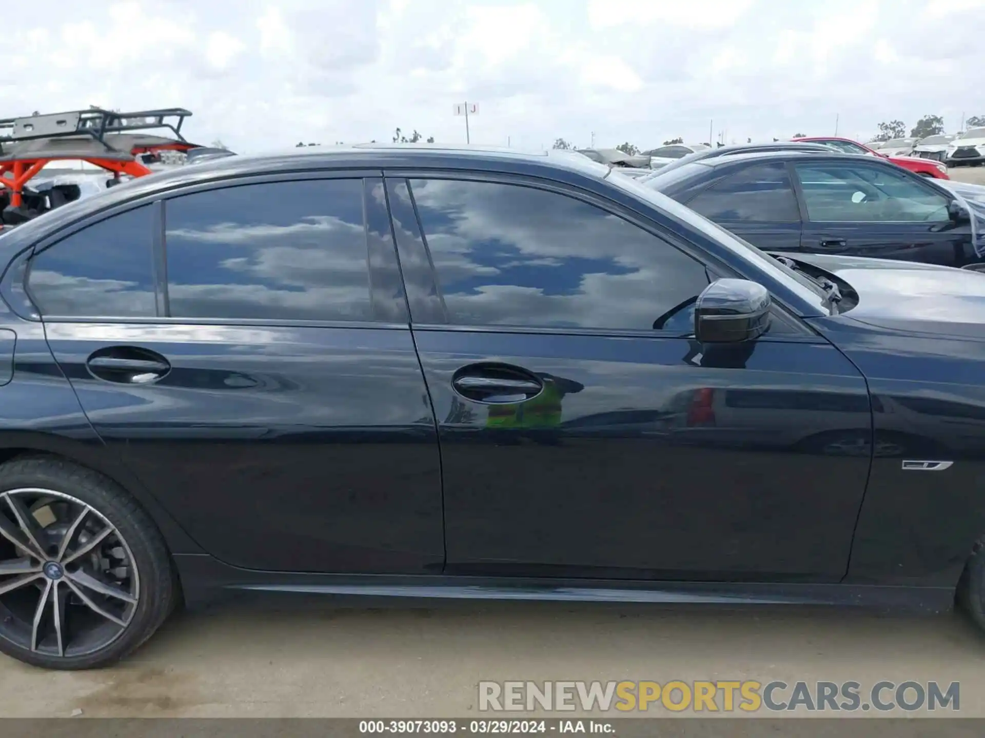 13 Photograph of a damaged car 3MW5P7J01N8C61785 BMW 3 SERIES 2022