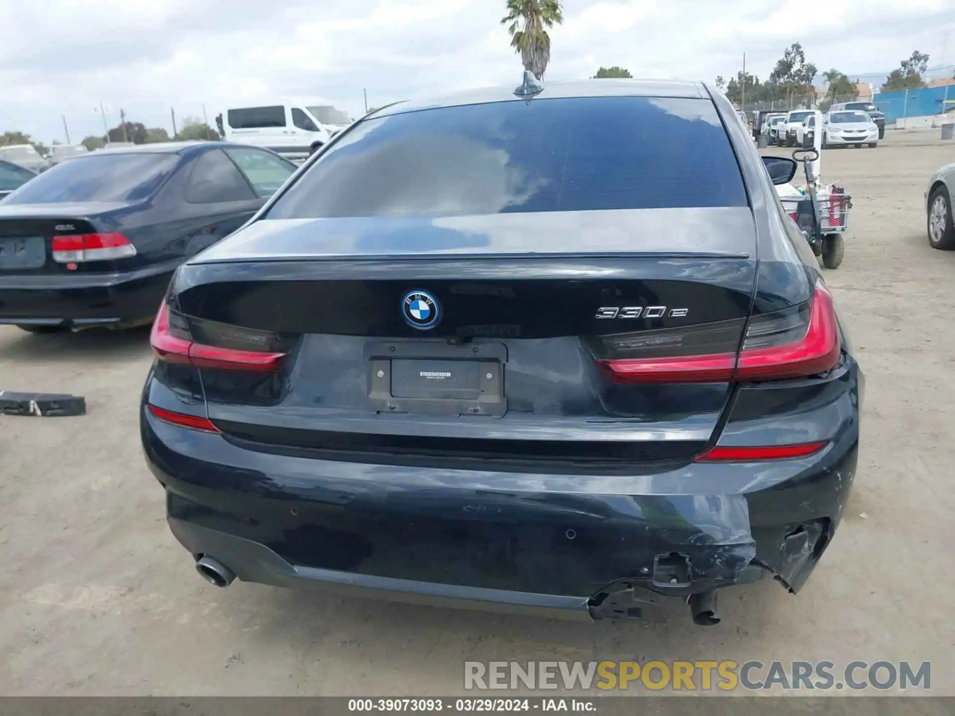 16 Photograph of a damaged car 3MW5P7J01N8C61785 BMW 3 SERIES 2022