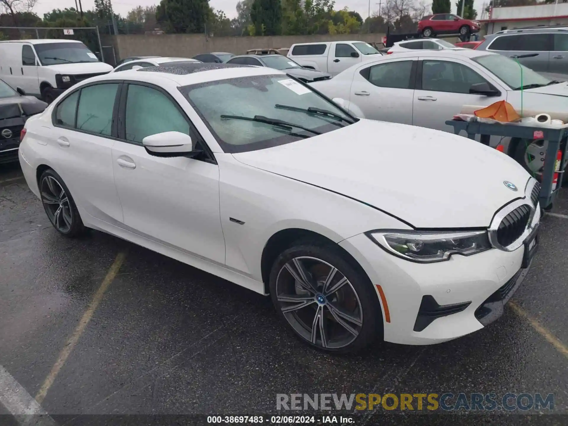 1 Photograph of a damaged car 3MW5P7J03N8C68608 BMW 3 SERIES 2022