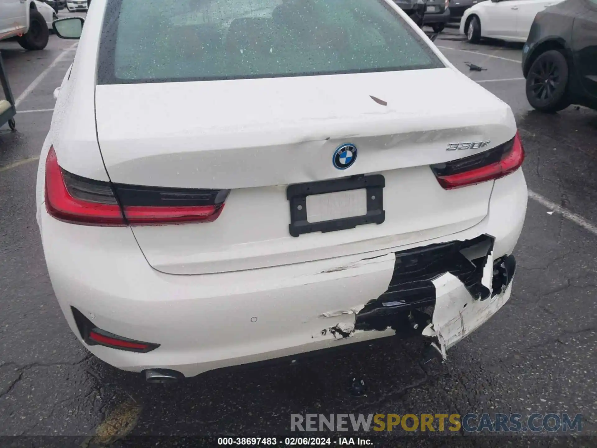 16 Photograph of a damaged car 3MW5P7J03N8C68608 BMW 3 SERIES 2022