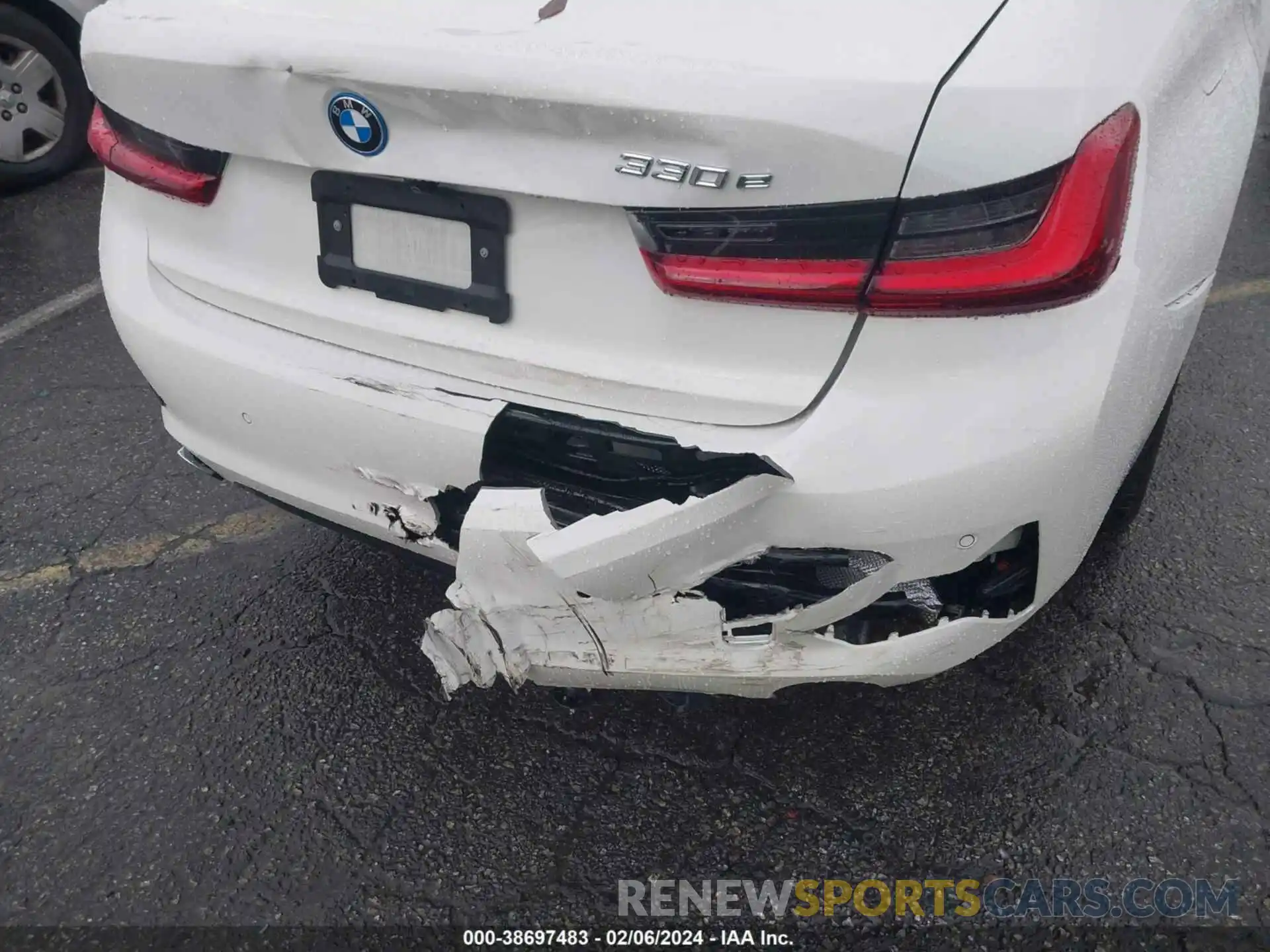 17 Photograph of a damaged car 3MW5P7J03N8C68608 BMW 3 SERIES 2022