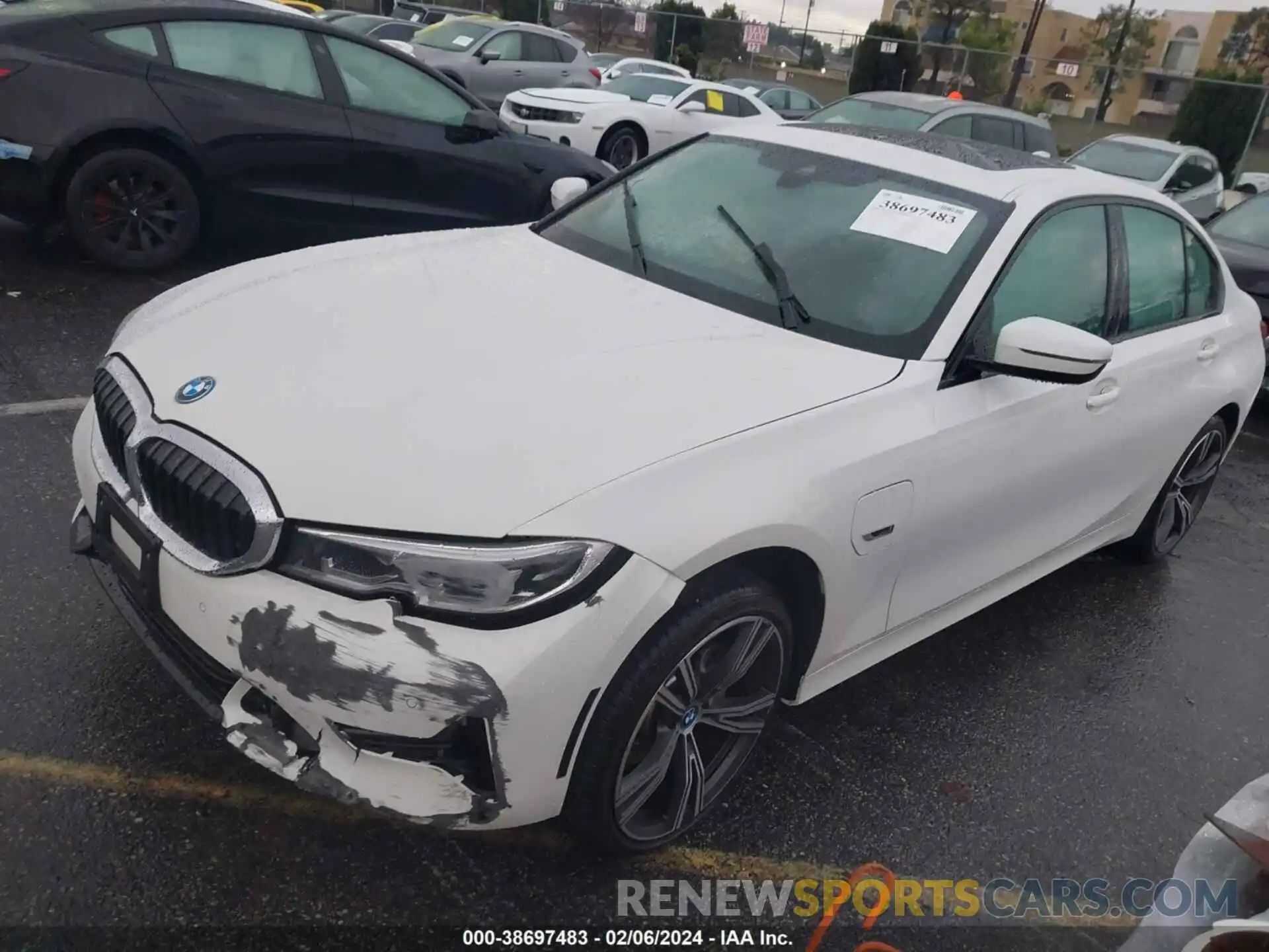 2 Photograph of a damaged car 3MW5P7J03N8C68608 BMW 3 SERIES 2022