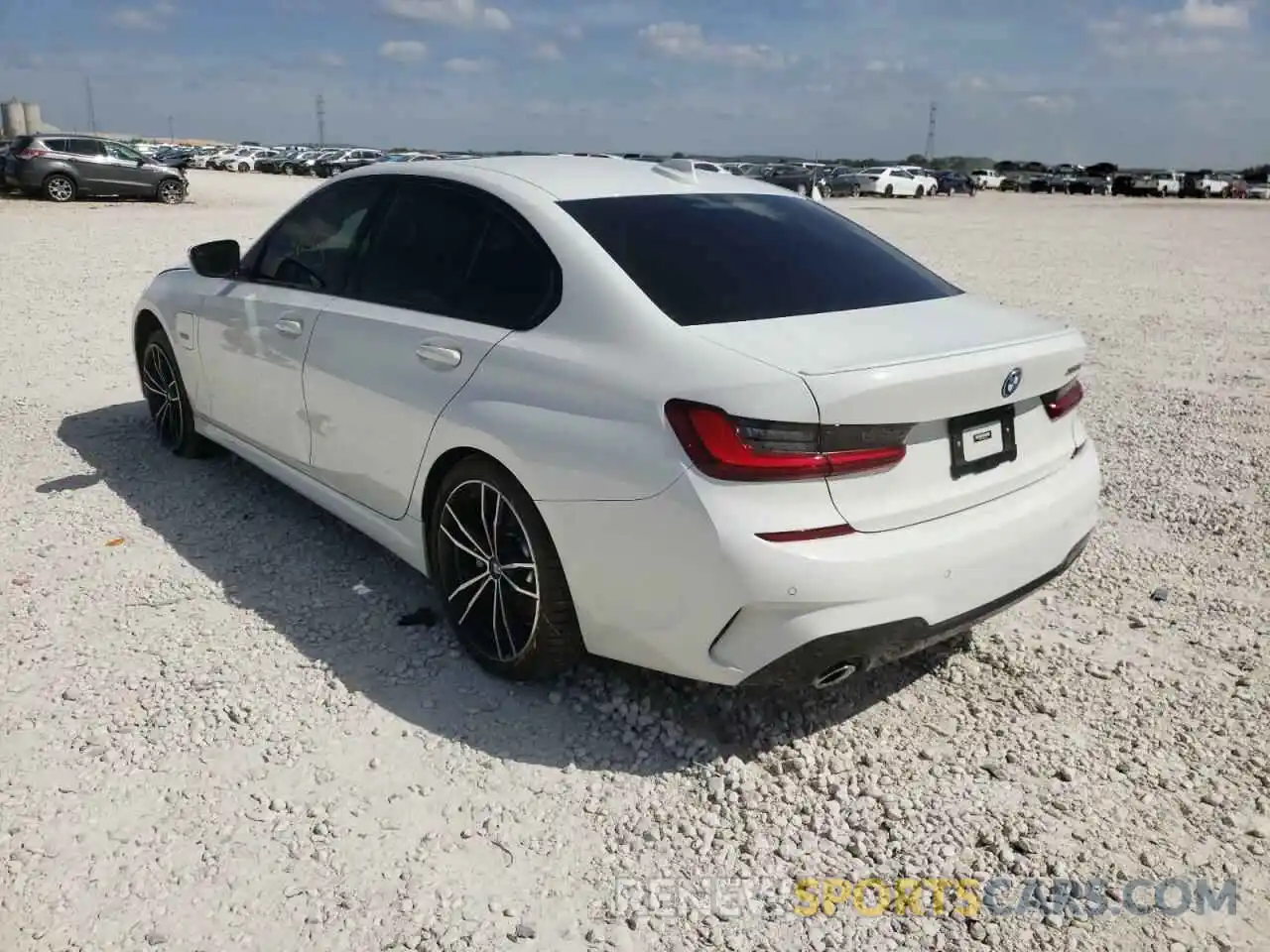 3 Photograph of a damaged car 3MW5P7J06N8C62723 BMW 3 SERIES 2022