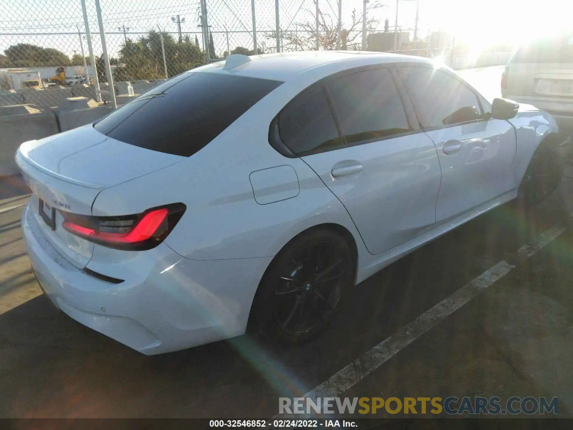 4 Photograph of a damaged car 3MW5R1J00N8C41485 BMW 3 SERIES 2022