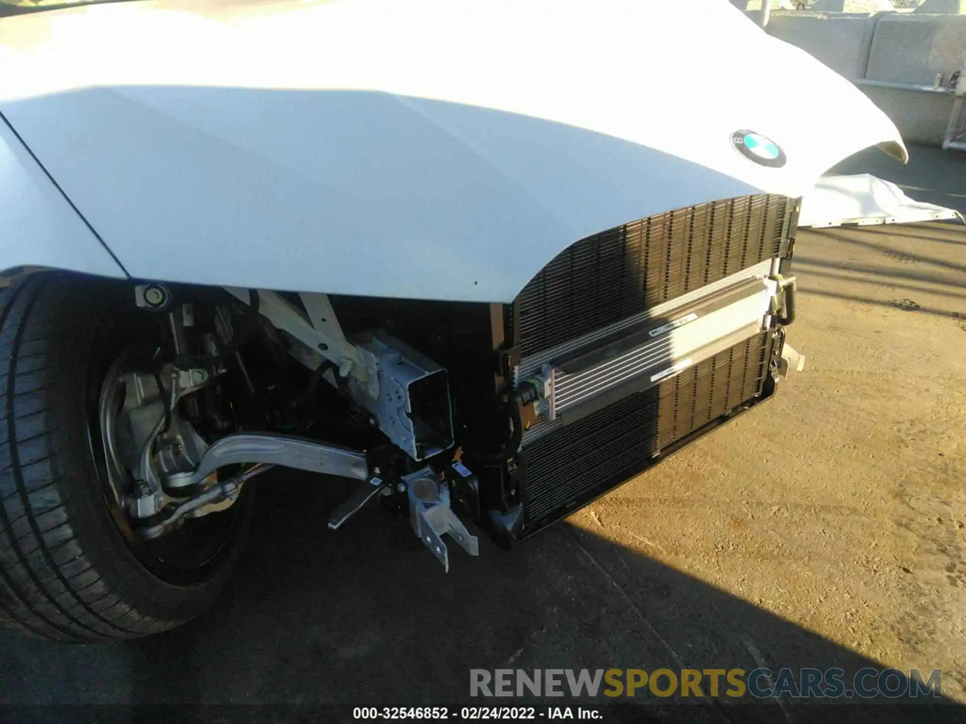 6 Photograph of a damaged car 3MW5R1J00N8C41485 BMW 3 SERIES 2022