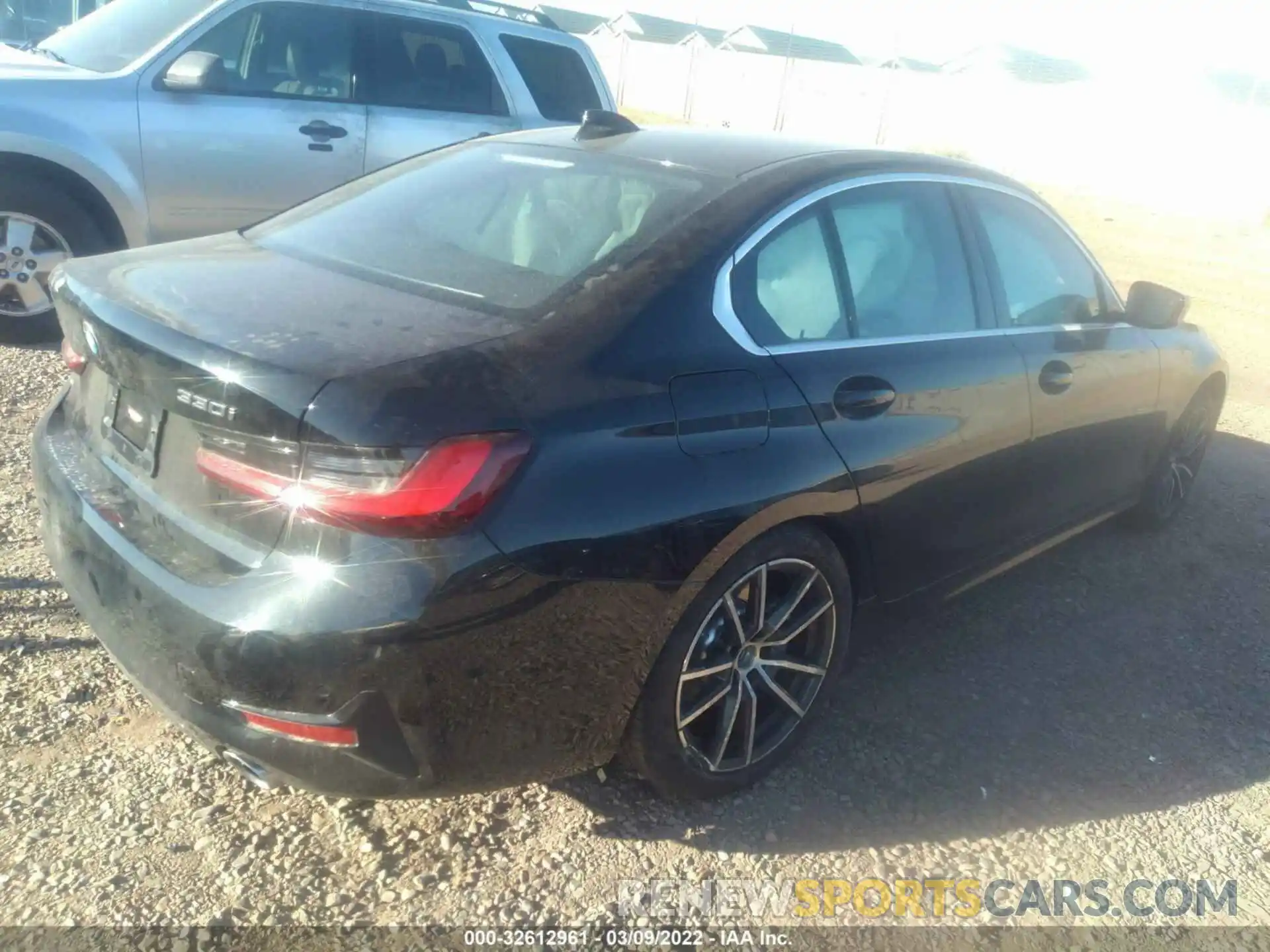 4 Photograph of a damaged car 3MW5R1J02N8C36949 BMW 3 SERIES 2022