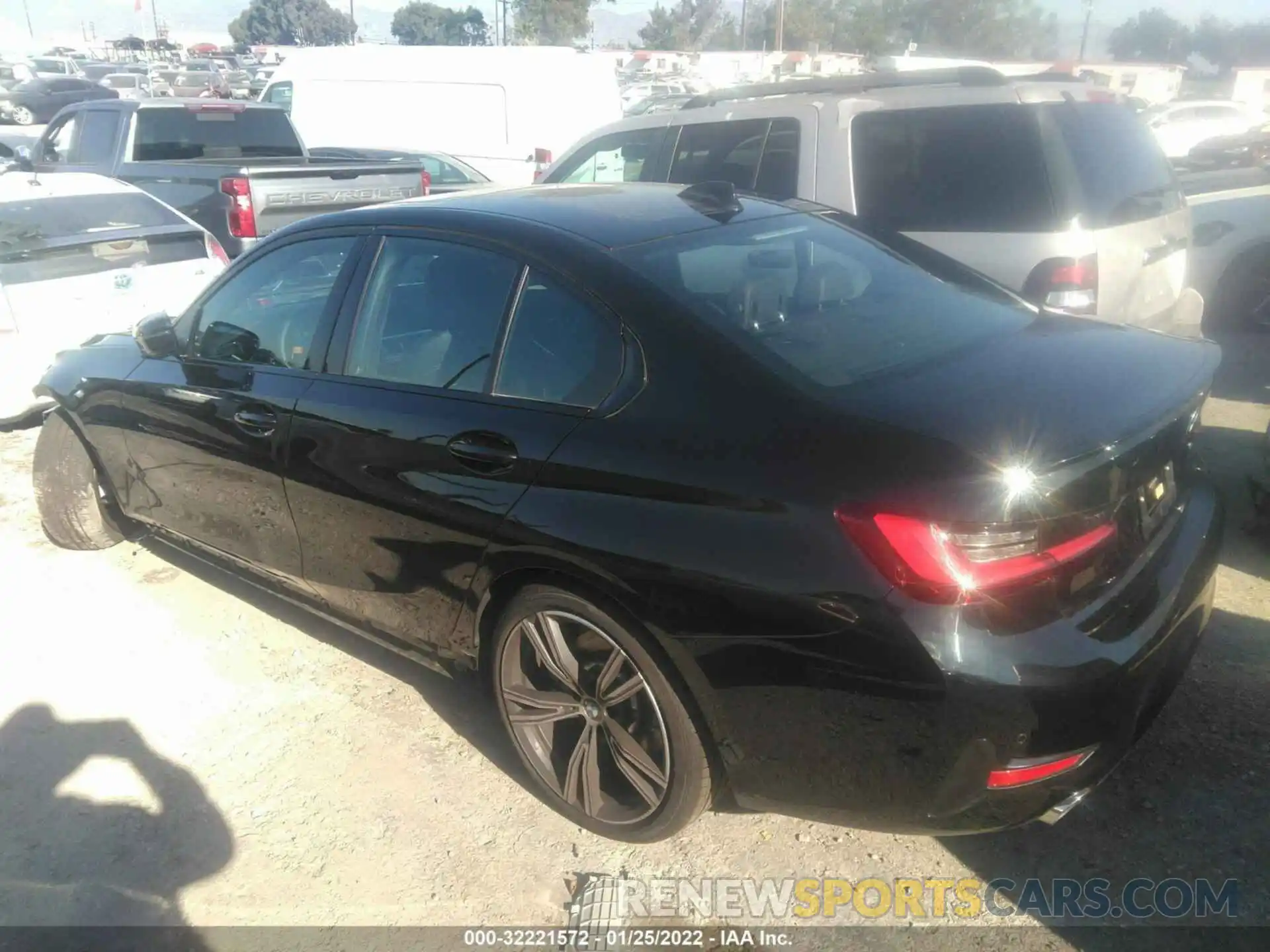 3 Photograph of a damaged car 3MW5R1J03N8C25720 BMW 3 SERIES 2022