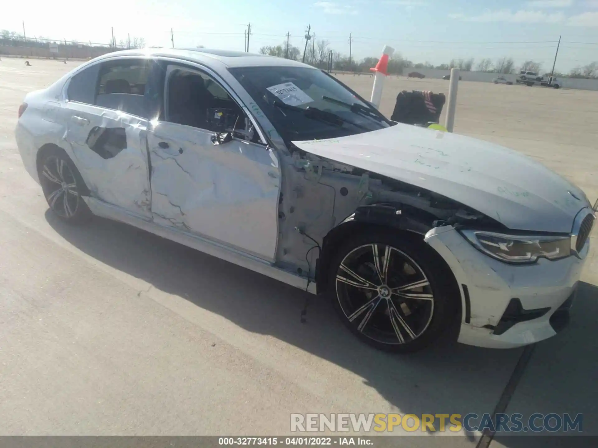 1 Photograph of a damaged car 3MW5R1J04N8C33745 BMW 3 SERIES 2022