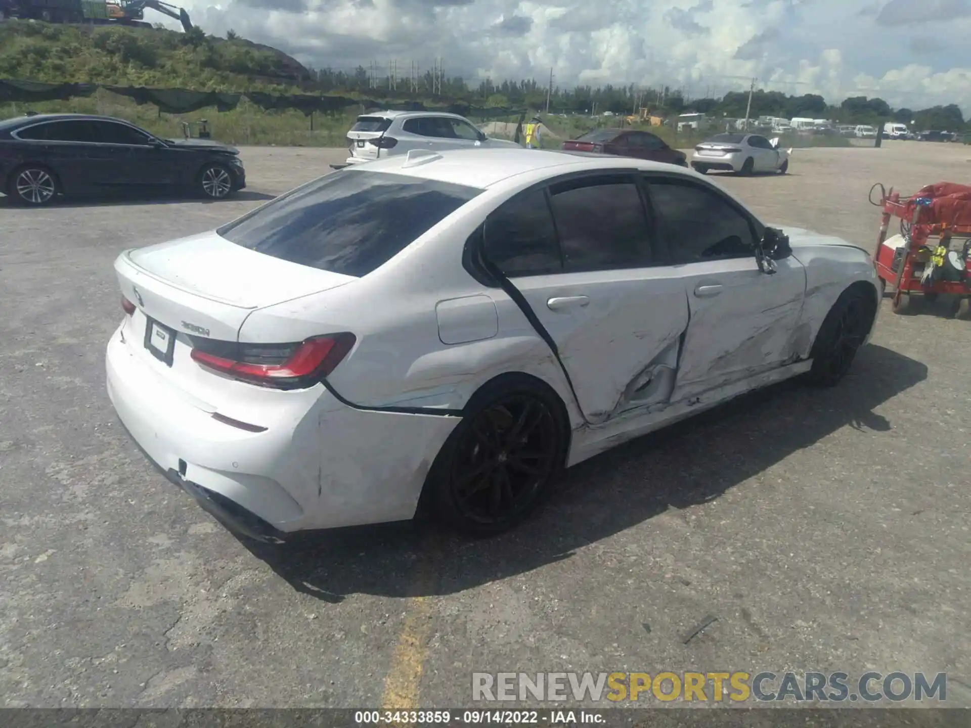 4 Photograph of a damaged car 3MW5R1J06N8C32290 BMW 3 SERIES 2022