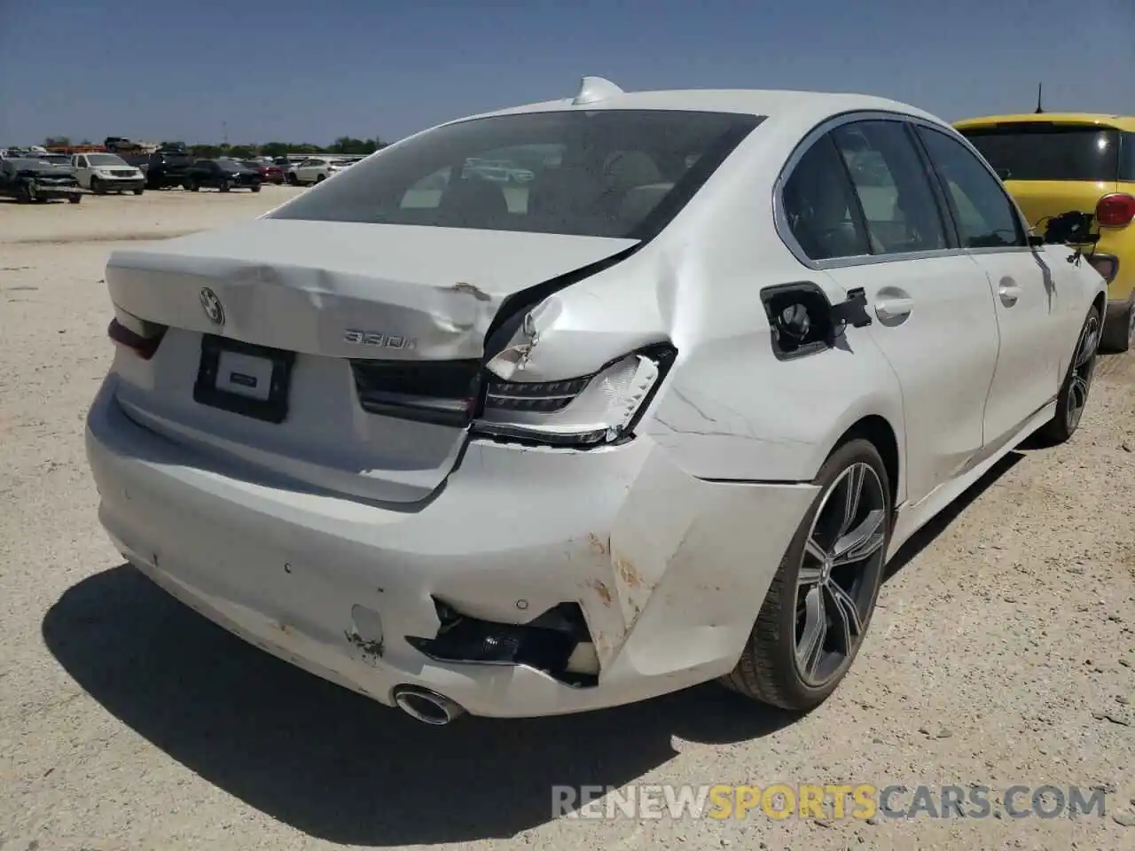 4 Photograph of a damaged car 3MW5R1J07N8C27843 BMW 3 SERIES 2022