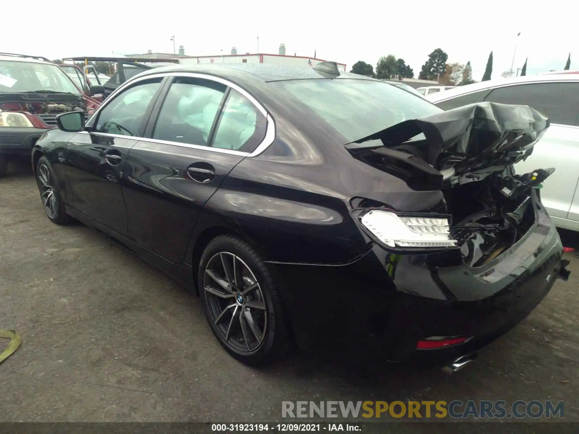 3 Photograph of a damaged car 3MW5R1J08N8C38270 BMW 3 SERIES 2022