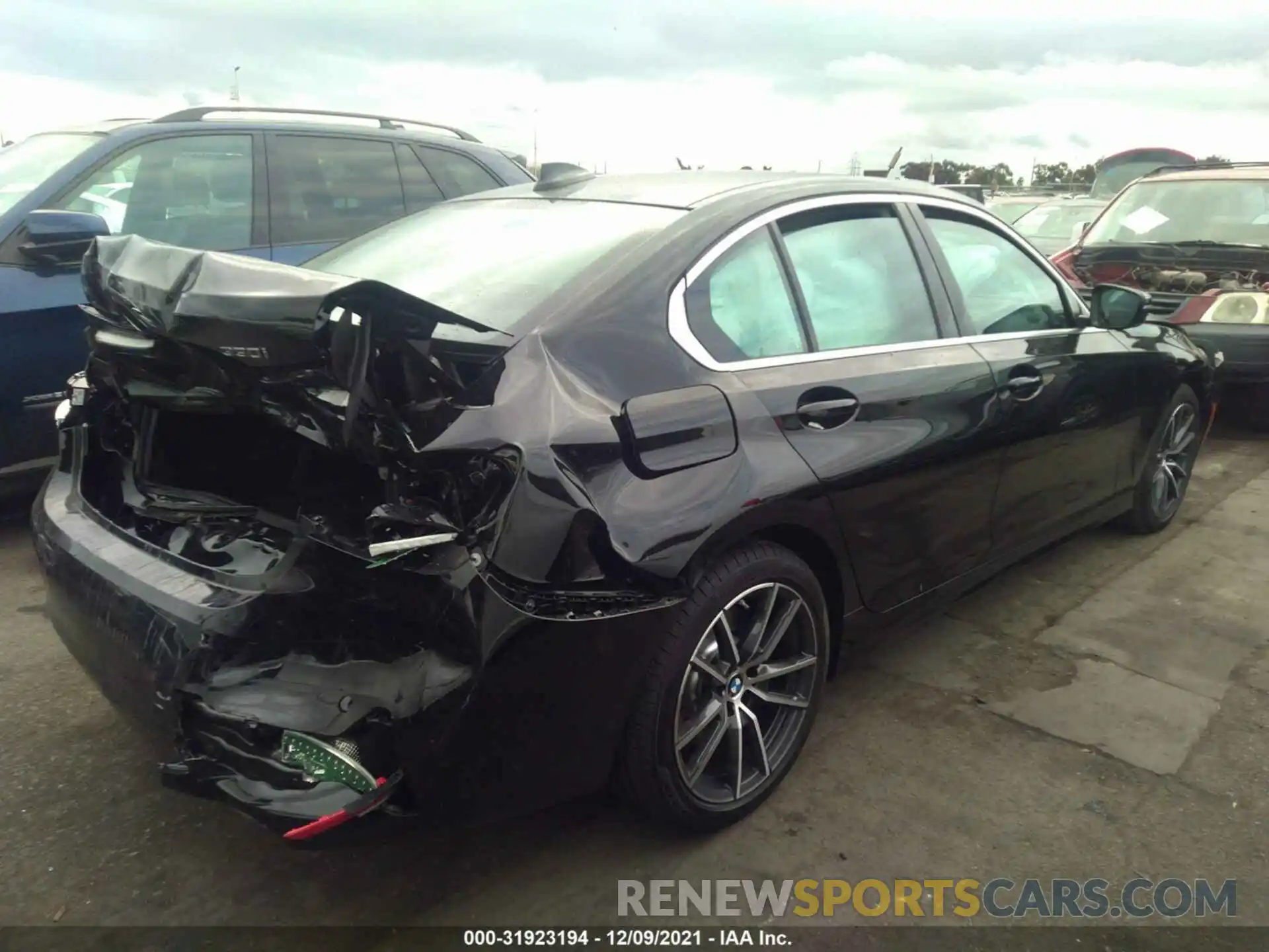 4 Photograph of a damaged car 3MW5R1J08N8C38270 BMW 3 SERIES 2022