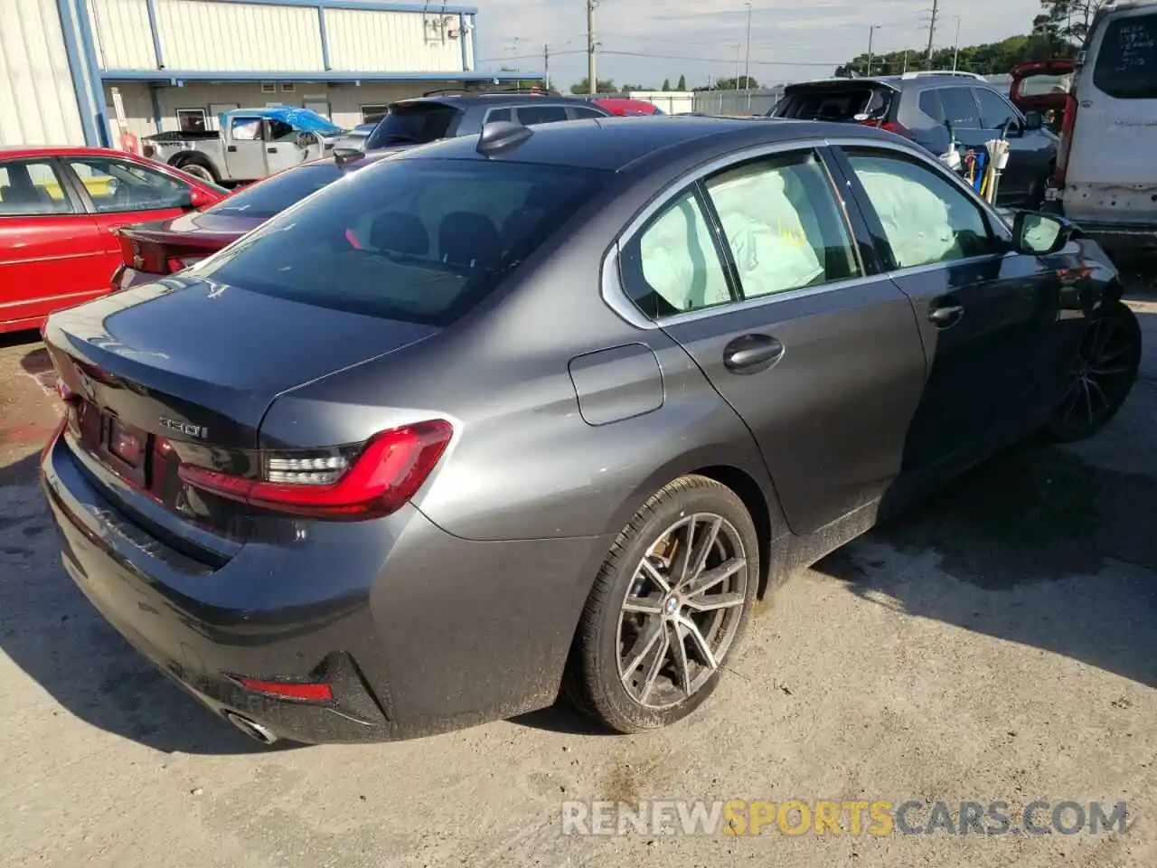 4 Photograph of a damaged car 3MW5R1J08N8C58339 BMW 3 SERIES 2022