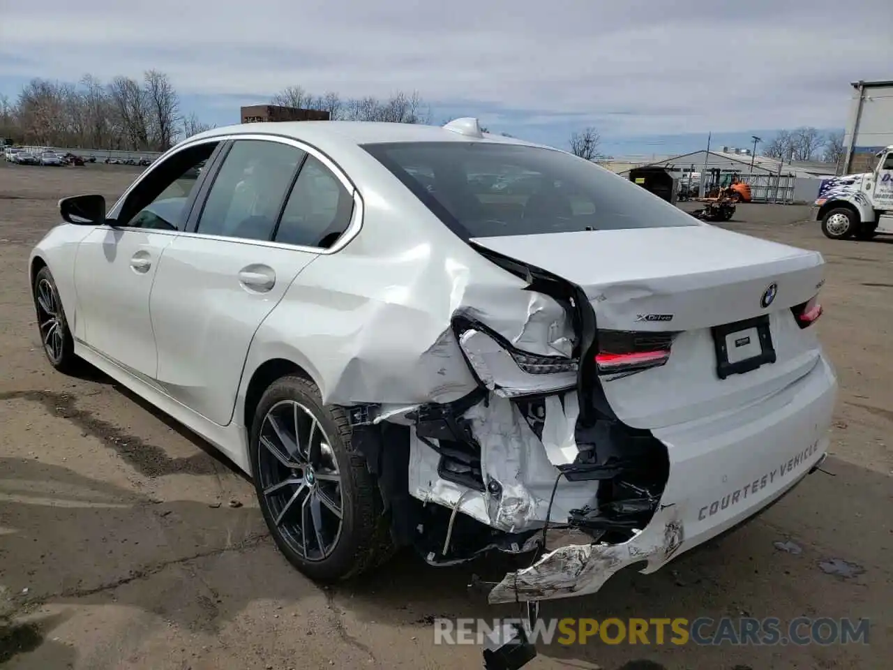 3 Photograph of a damaged car 3MW5R7J01N8C27579 BMW 3 SERIES 2022