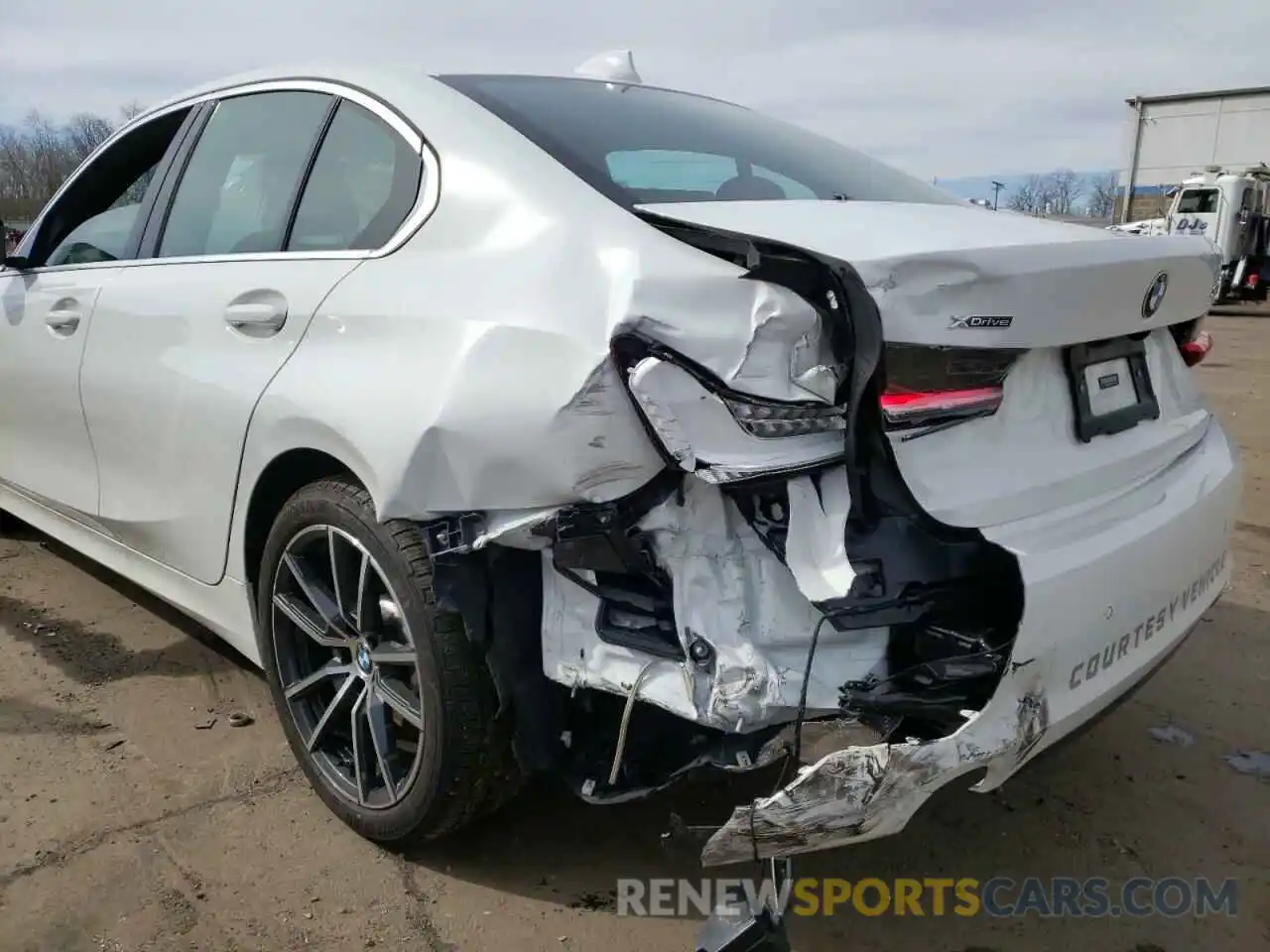 9 Photograph of a damaged car 3MW5R7J01N8C27579 BMW 3 SERIES 2022