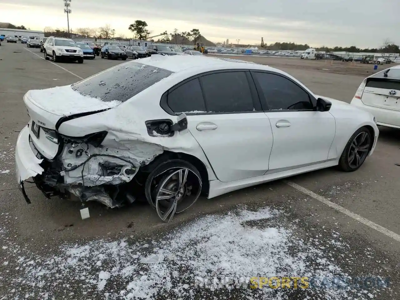 3 Photograph of a damaged car 3MW5R7J03N8C51530 BMW 3 SERIES 2022