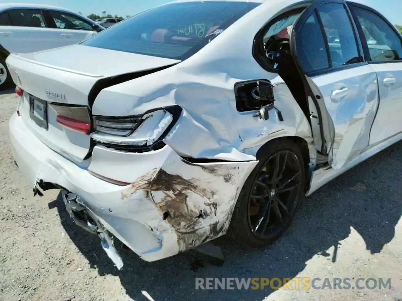 9 Photograph of a damaged car 3MW5R7J04N8C26779 BMW 3 SERIES 2022