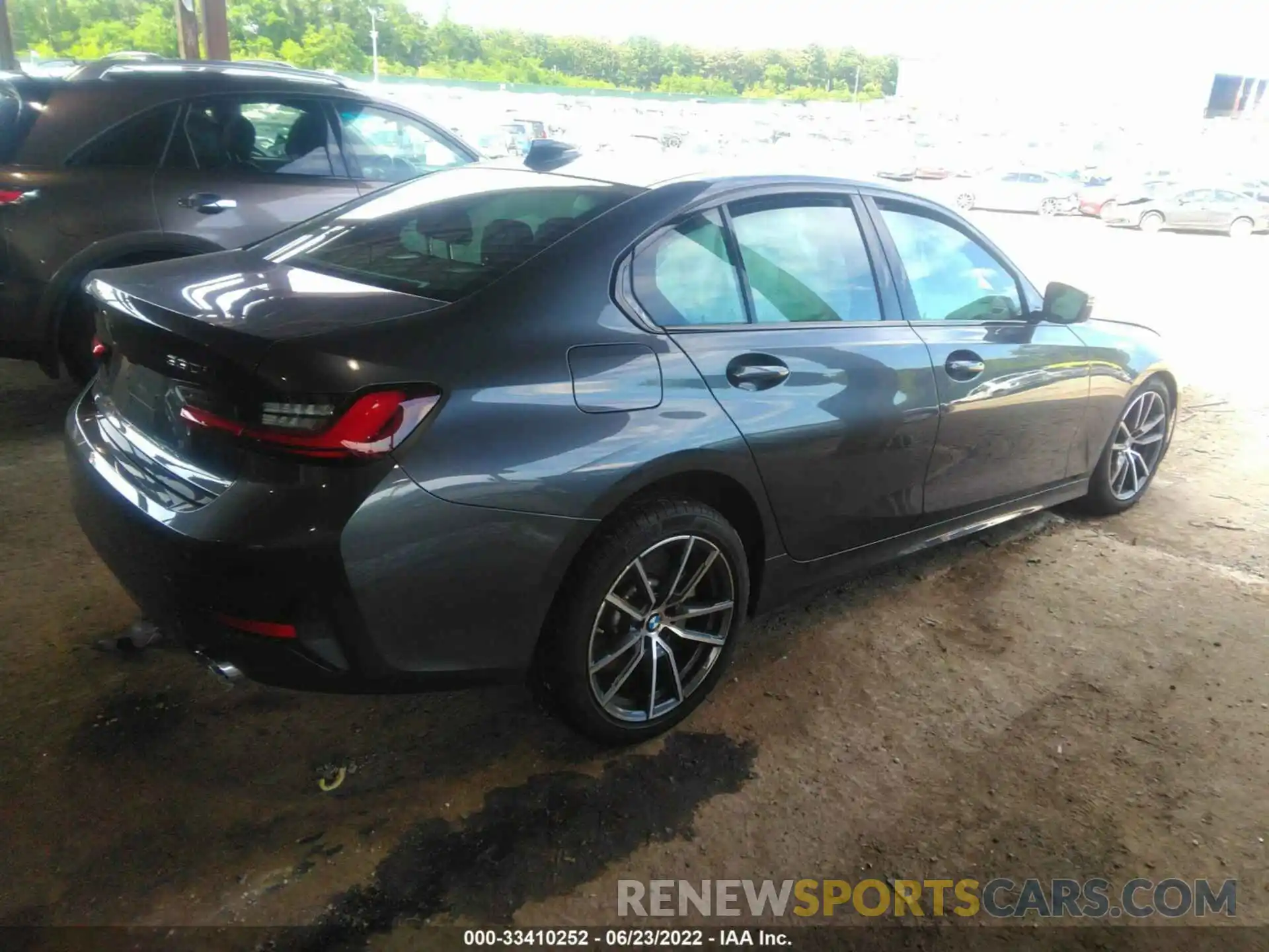 4 Photograph of a damaged car 3MW5R7J05N8C38892 BMW 3 SERIES 2022