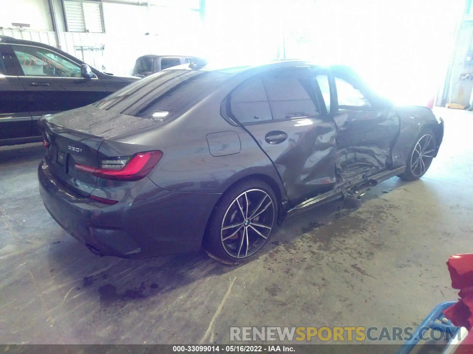 4 Photograph of a damaged car 3MW5R7J0XN8C49886 BMW 3 SERIES 2022