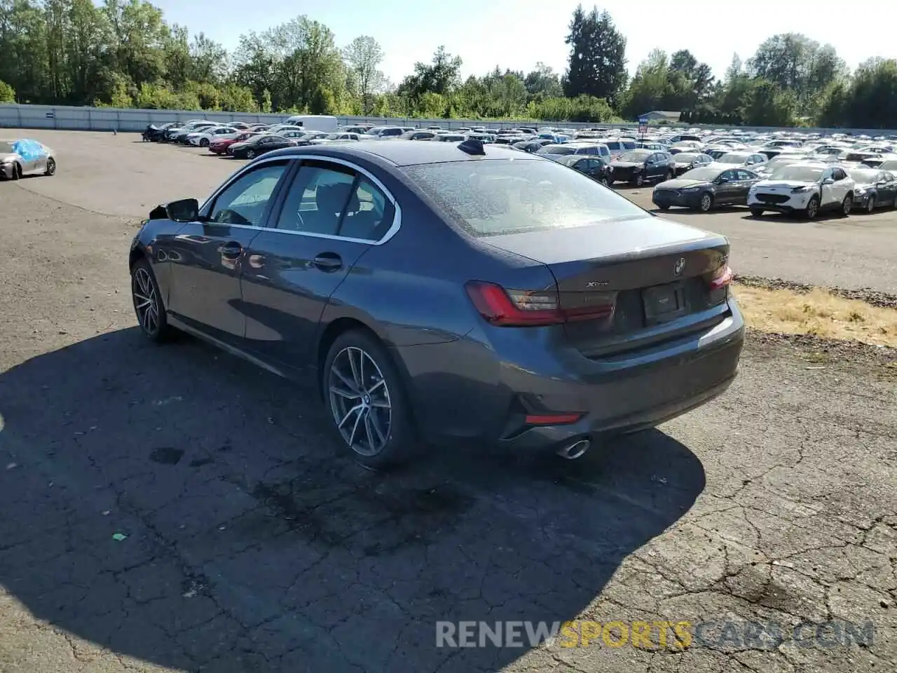 3 Photograph of a damaged car 3MW5R7J0XN8C62685 BMW 3 SERIES 2022