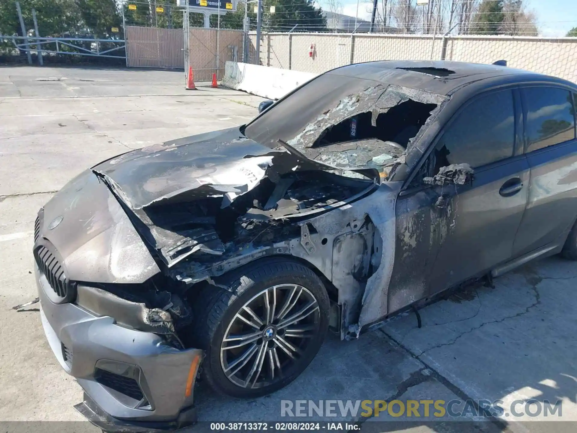 6 Photograph of a damaged car 3MW5U7J05N8C28149 BMW 3 SERIES 2022