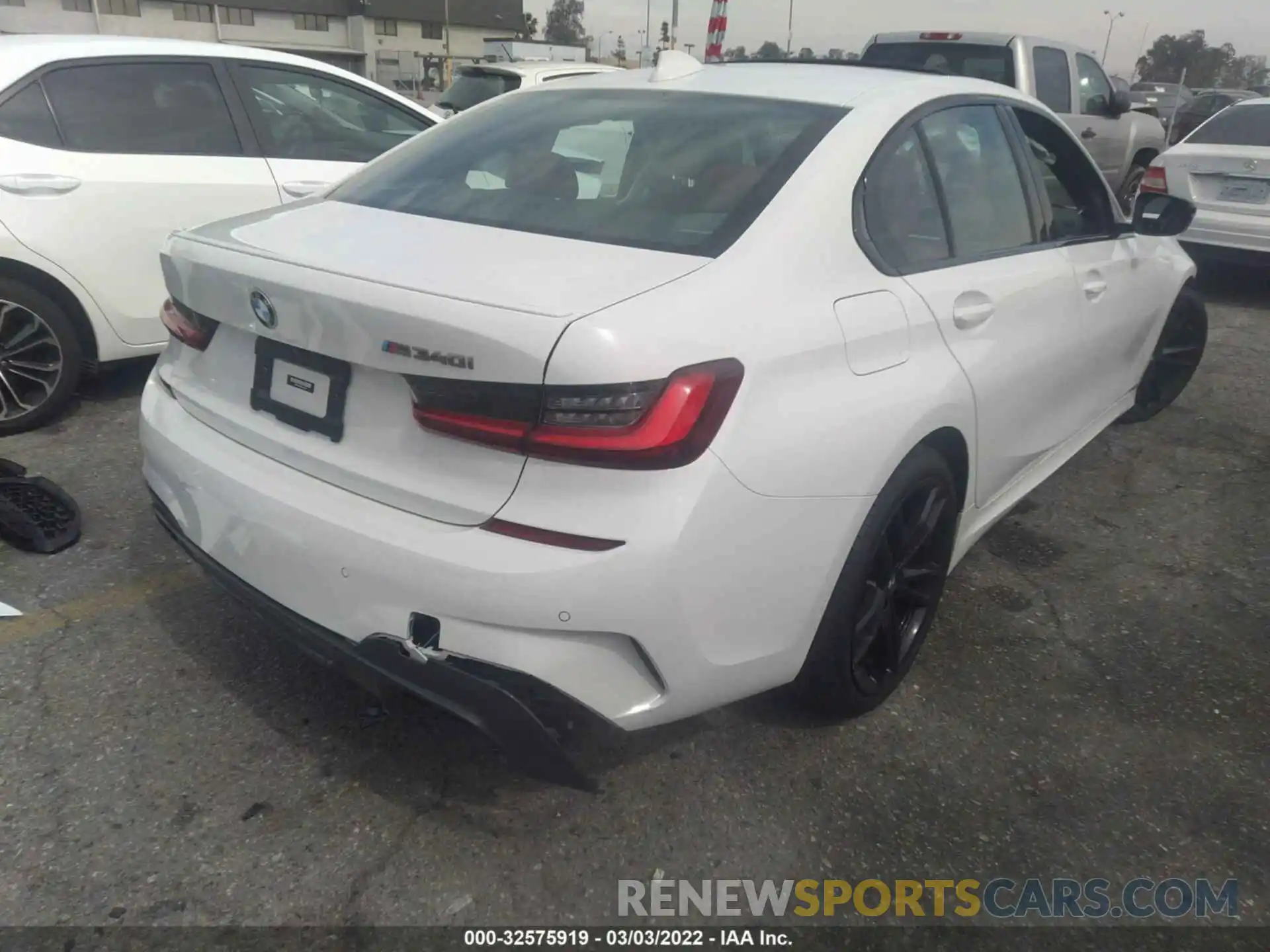 4 Photograph of a damaged car 3MW5U7J07N8C40755 BMW 3 SERIES 2022