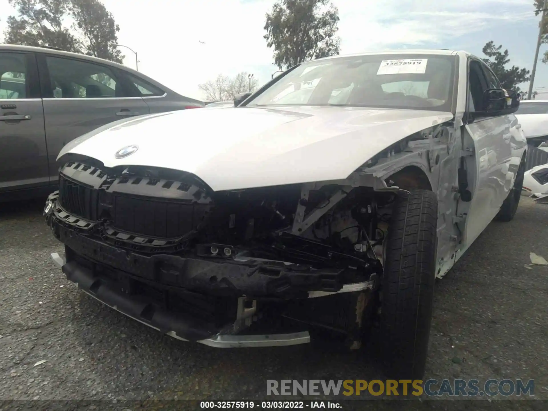 6 Photograph of a damaged car 3MW5U7J07N8C40755 BMW 3 SERIES 2022