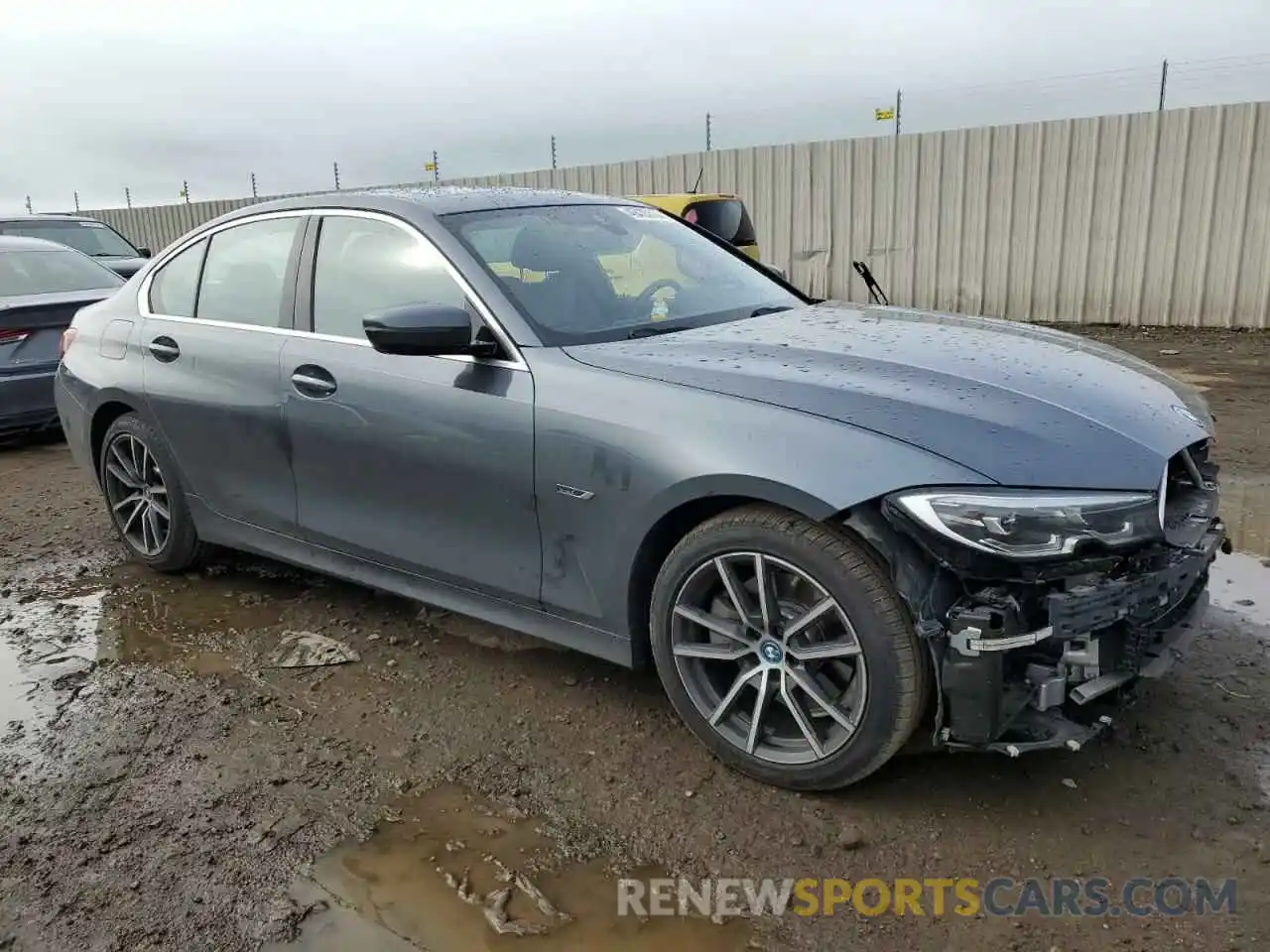 4 Photograph of a damaged car WBA5P7C04NFL77115 BMW 3 SERIES 2022