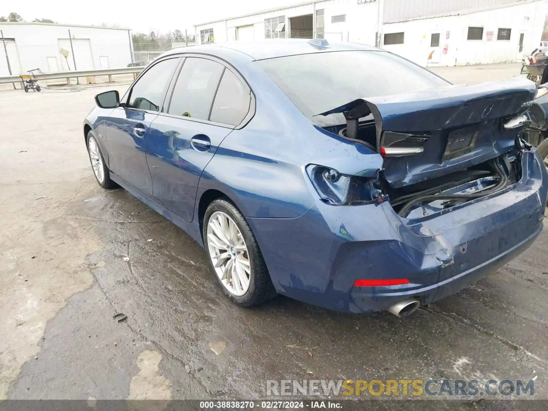 3 Photograph of a damaged car 3MW39FF05P8D34860 BMW 3 SERIES 2023