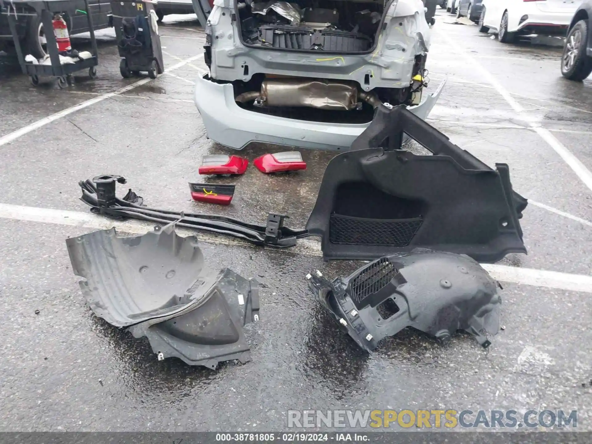 12 Photograph of a damaged car 3MW49FS04P8C82292 BMW 3 SERIES 2023
