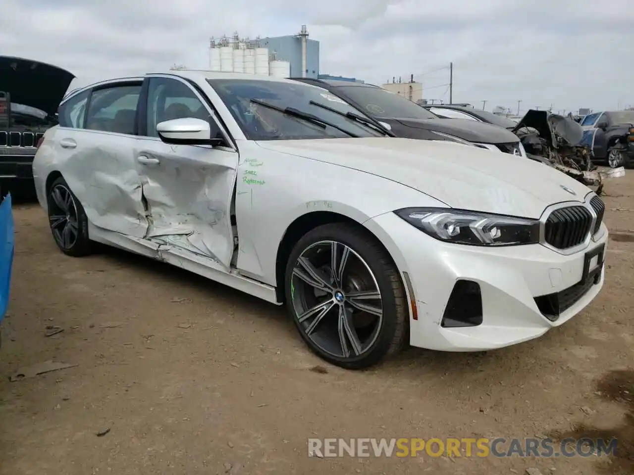 4 Photograph of a damaged car 3MW89FF03P8D08697 BMW 3 SERIES 2023