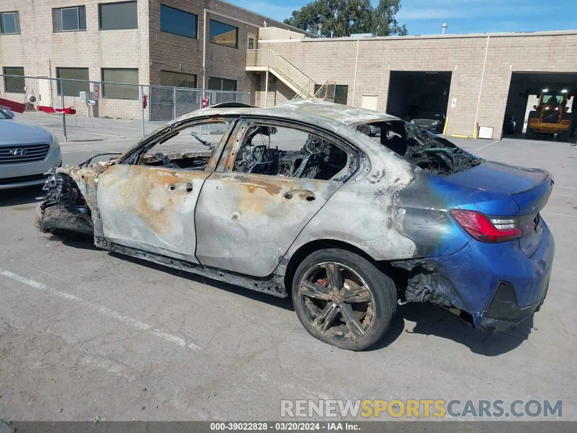 3 Photograph of a damaged car 3MW49FF04R8D99920 BMW 3 SERIES 2024