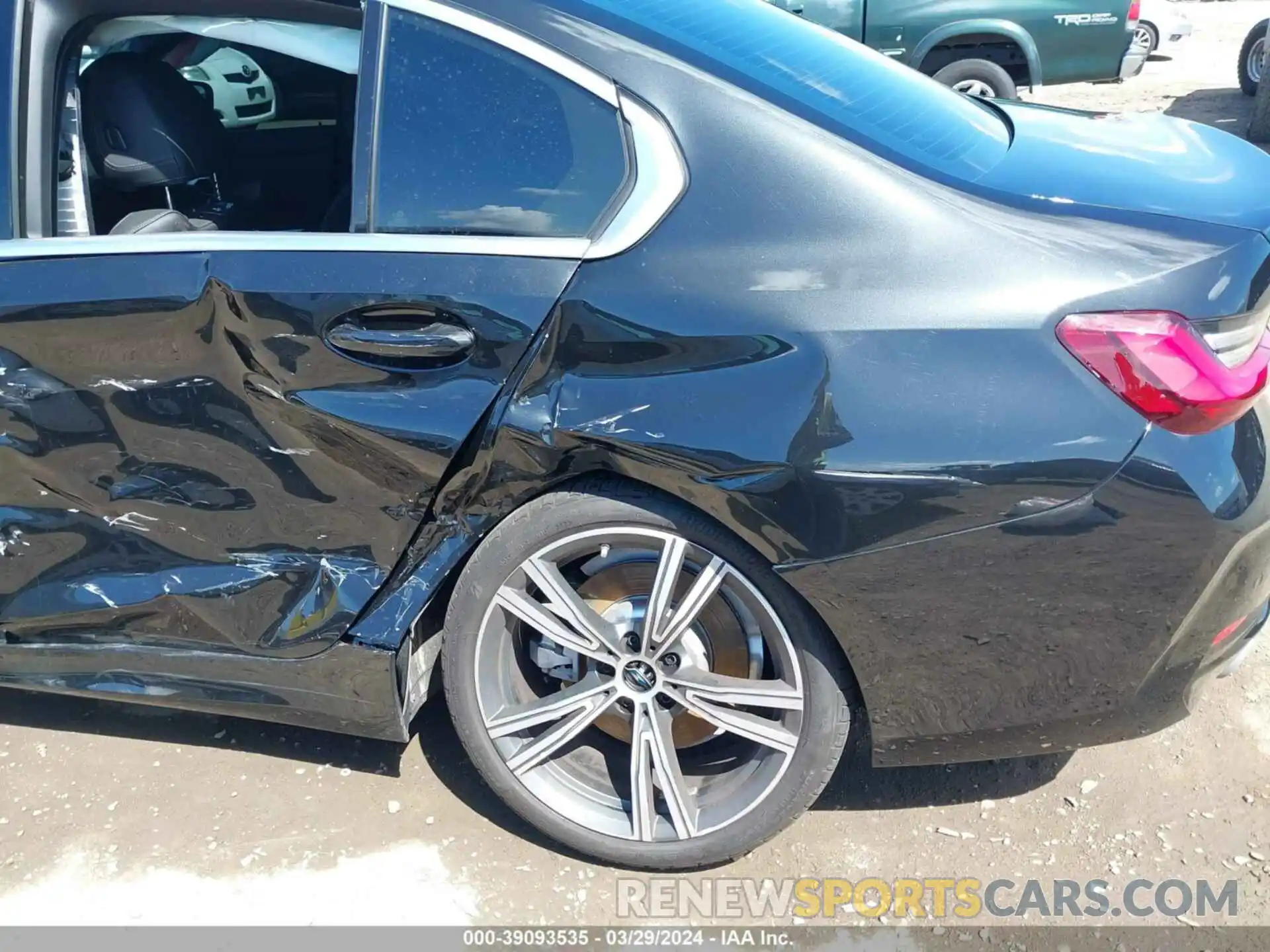 17 Photograph of a damaged car 3MW69FF05R8E09797 BMW 3 SERIES 2024