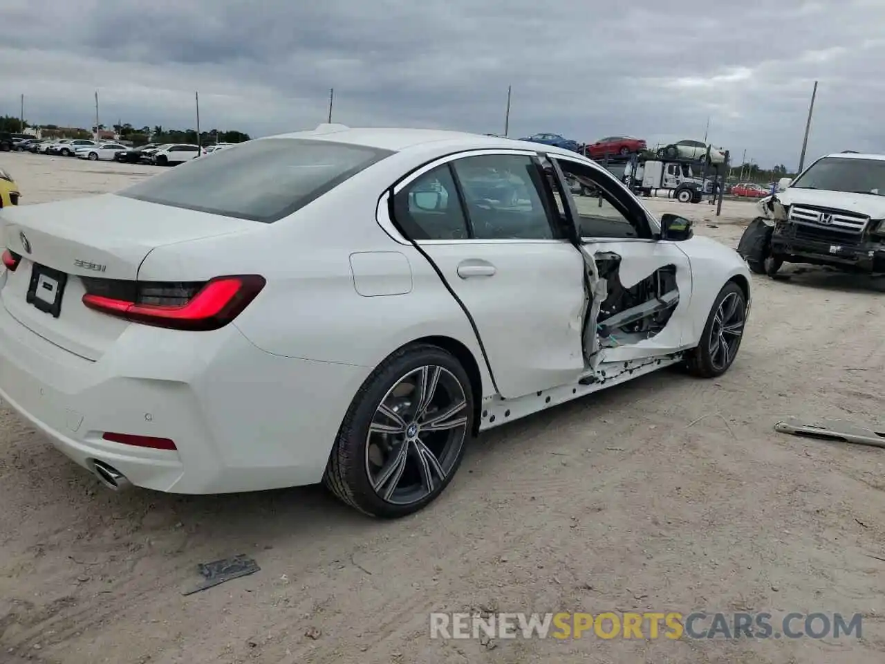 3 Photograph of a damaged car 3MW69FF07R8D81520 BMW 3 SERIES 2024