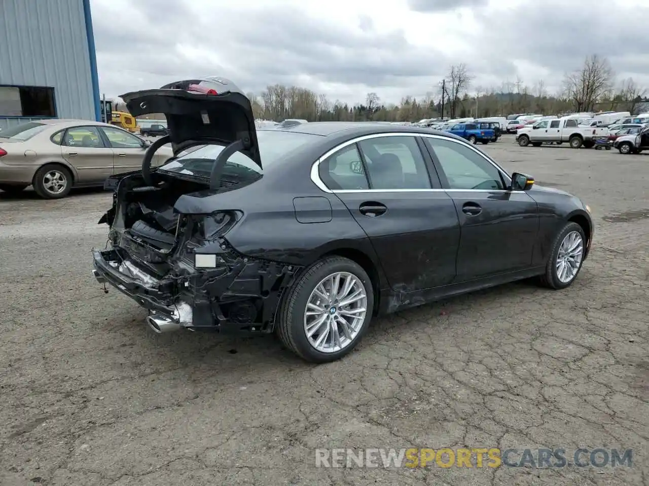 3 Photograph of a damaged car 3MW89FF04R8E38846 BMW 3 SERIES 2024