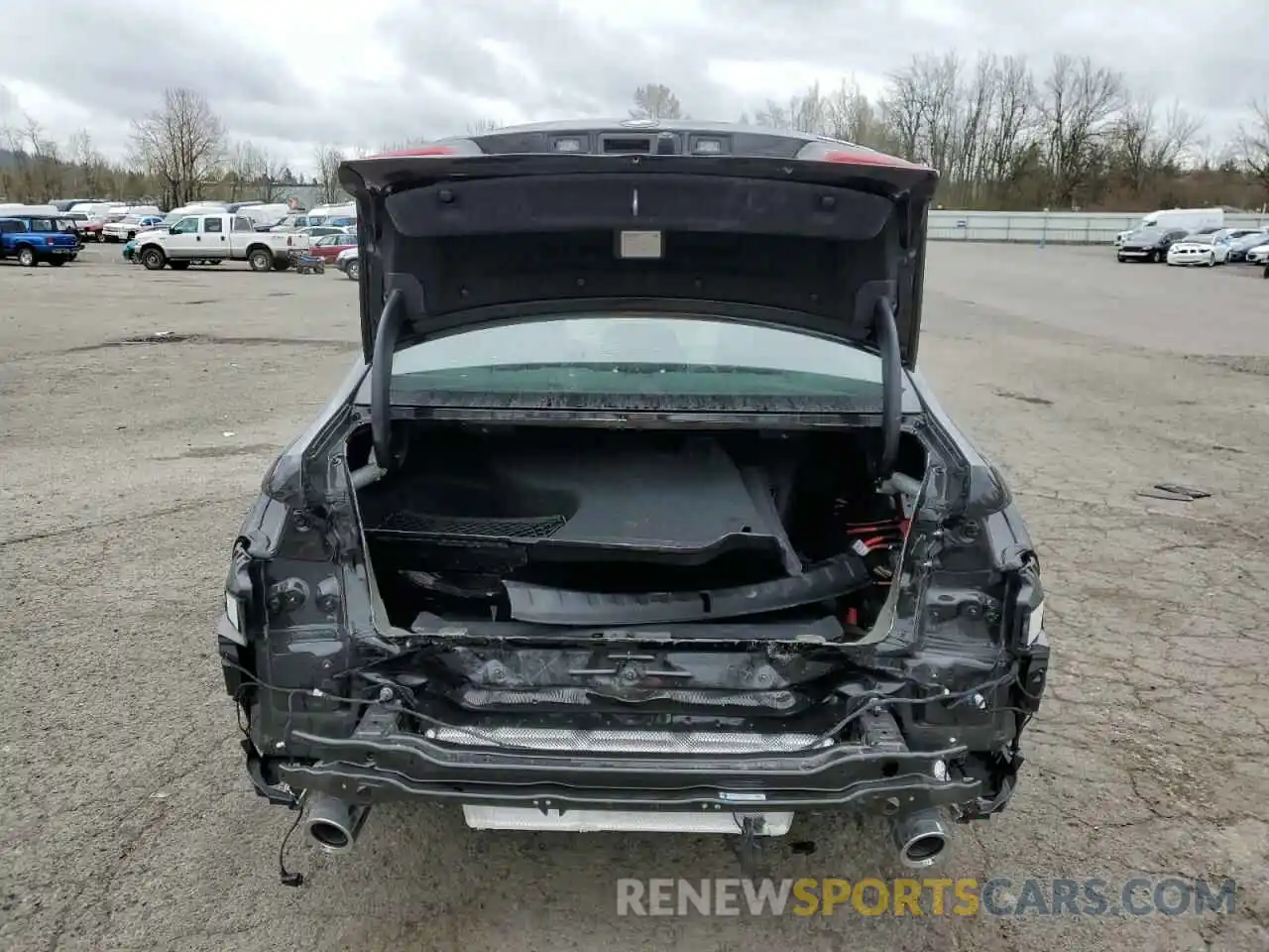 6 Photograph of a damaged car 3MW89FF04R8E38846 BMW 3 SERIES 2024