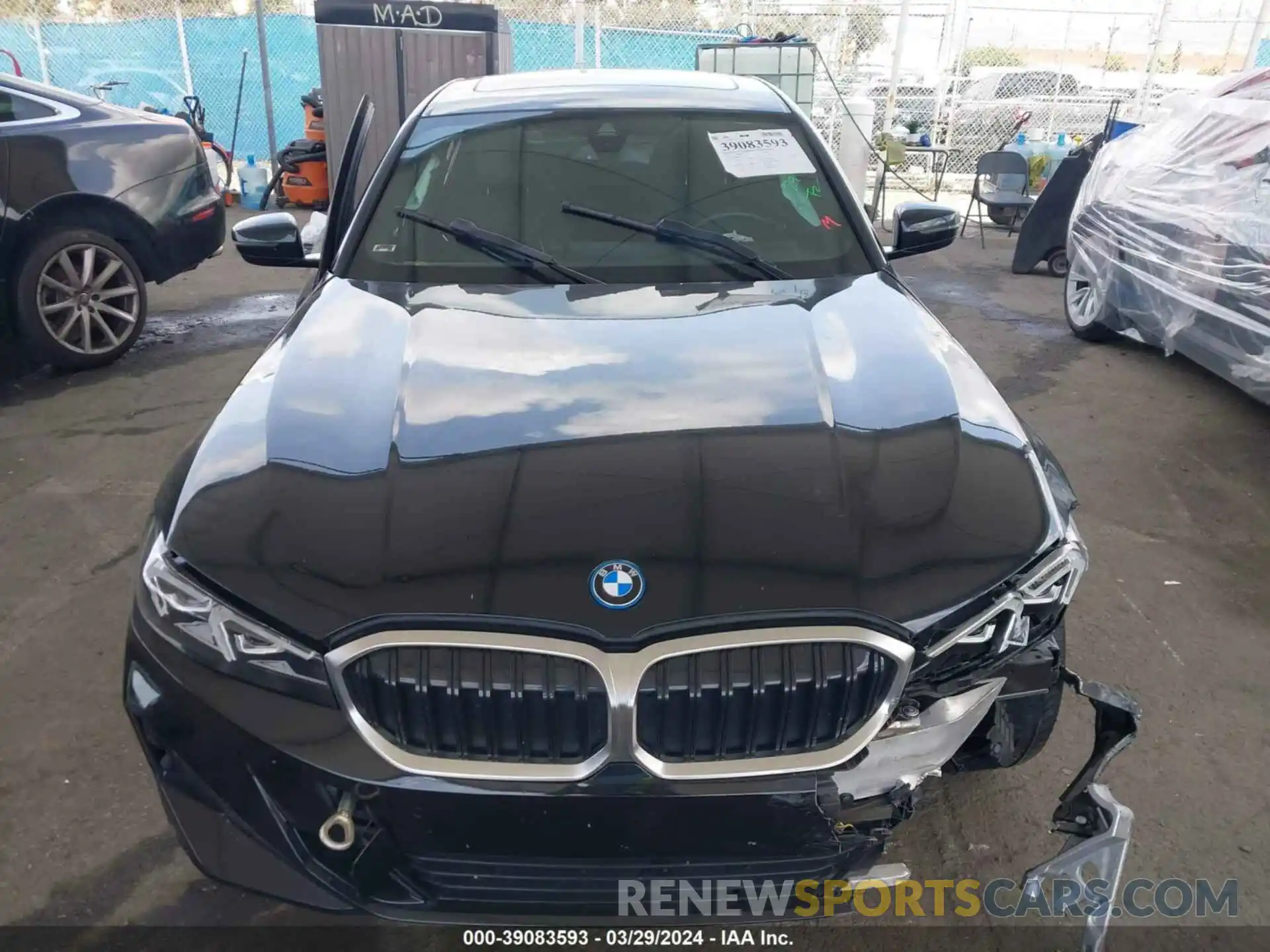 12 Фотография поврежденного автомобиля 3MW39FF08P8C79935 BMW 330E 2023