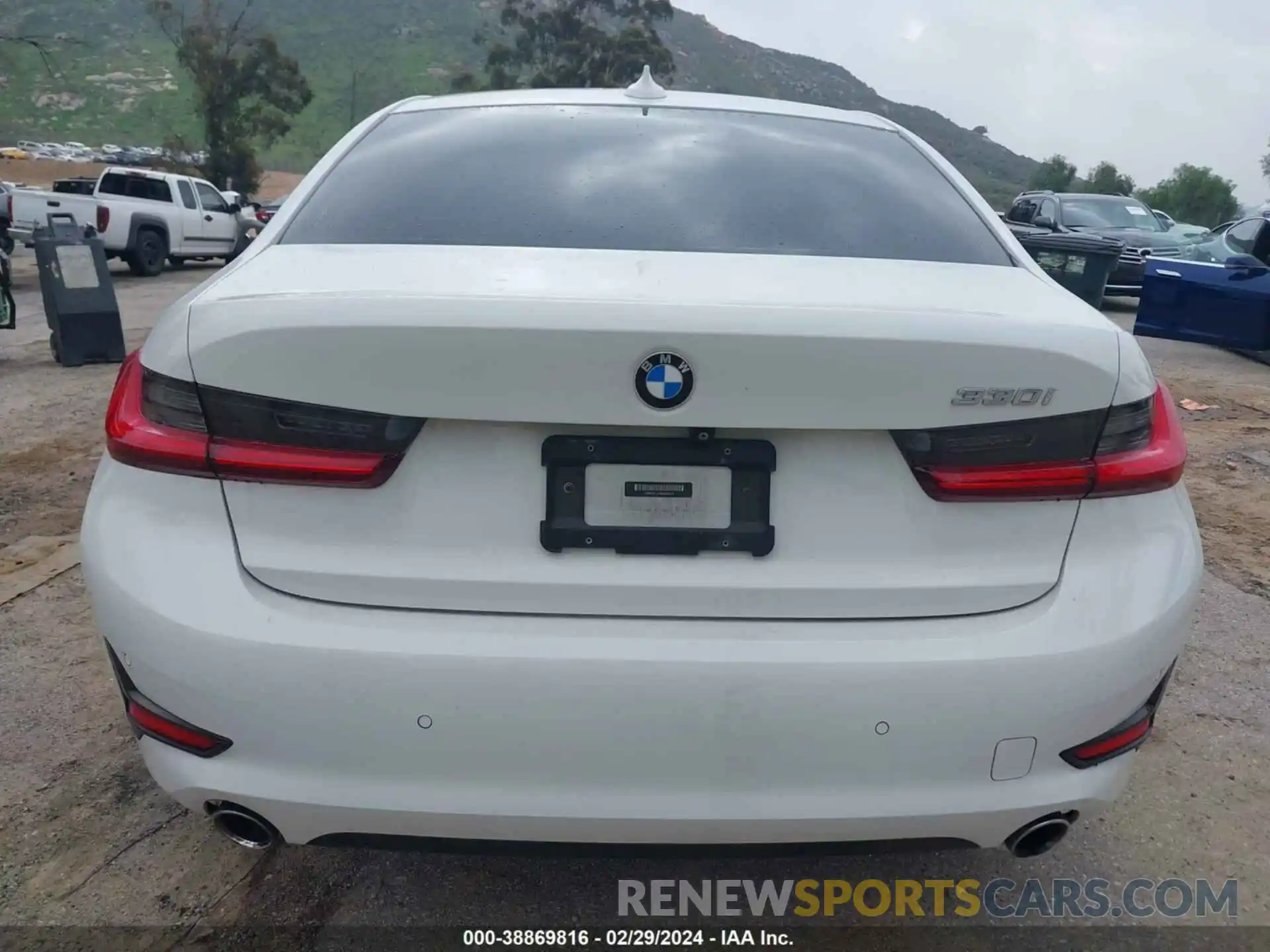 17 Photograph of a damaged car 3MW5R1J53K8A05565 BMW 330I 2019