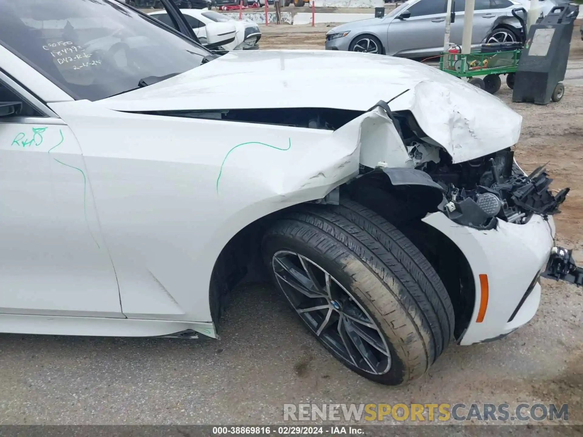 18 Photograph of a damaged car 3MW5R1J53K8A05565 BMW 330I 2019