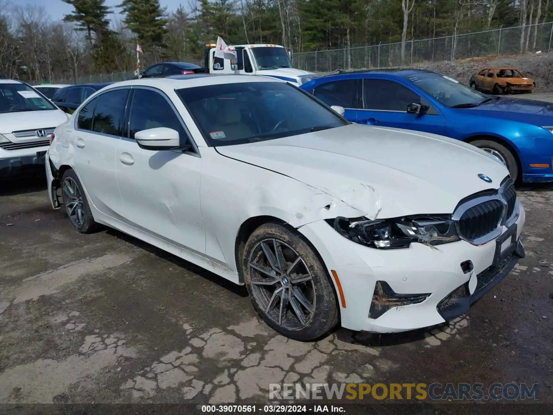 1 Фотография поврежденного автомобиля 3MW5R7J5XK8B00126 BMW 330I 2019