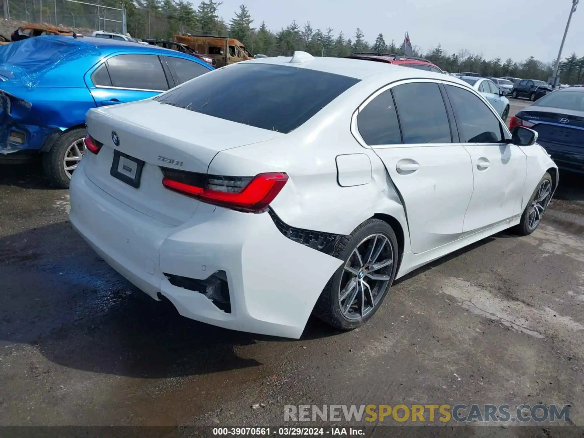 4 Photograph of a damaged car 3MW5R7J5XK8B00126 BMW 330I 2019