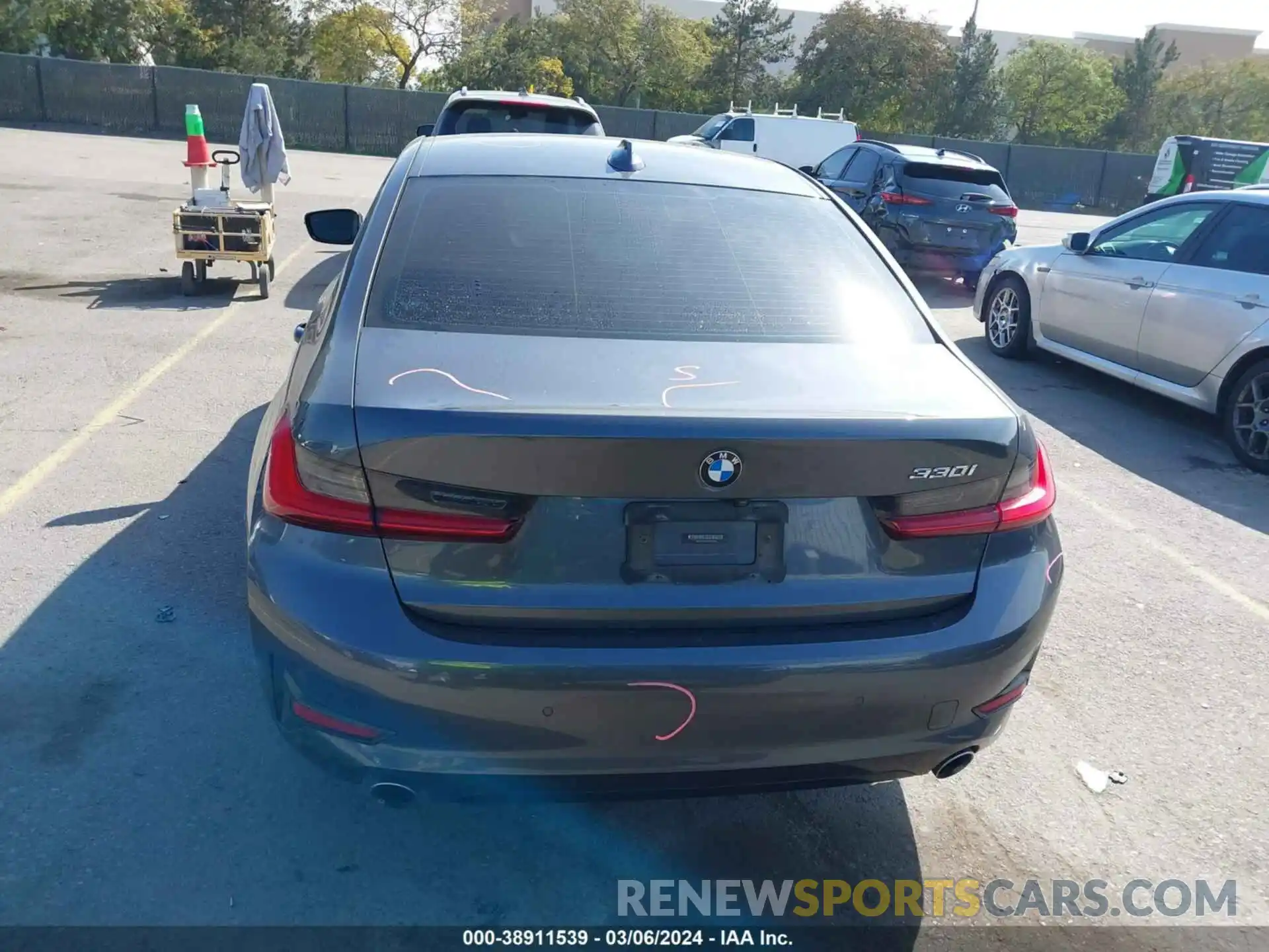 16 Photograph of a damaged car 3MW5R1J02L8B30868 BMW 330I 2020
