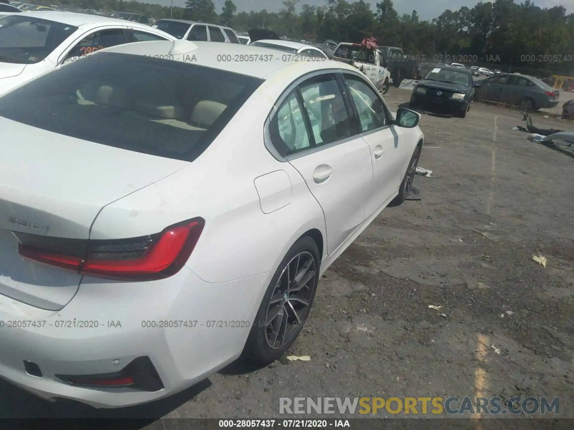 4 Photograph of a damaged car 3MW5R1J04L8B07205 BMW 330I 2020